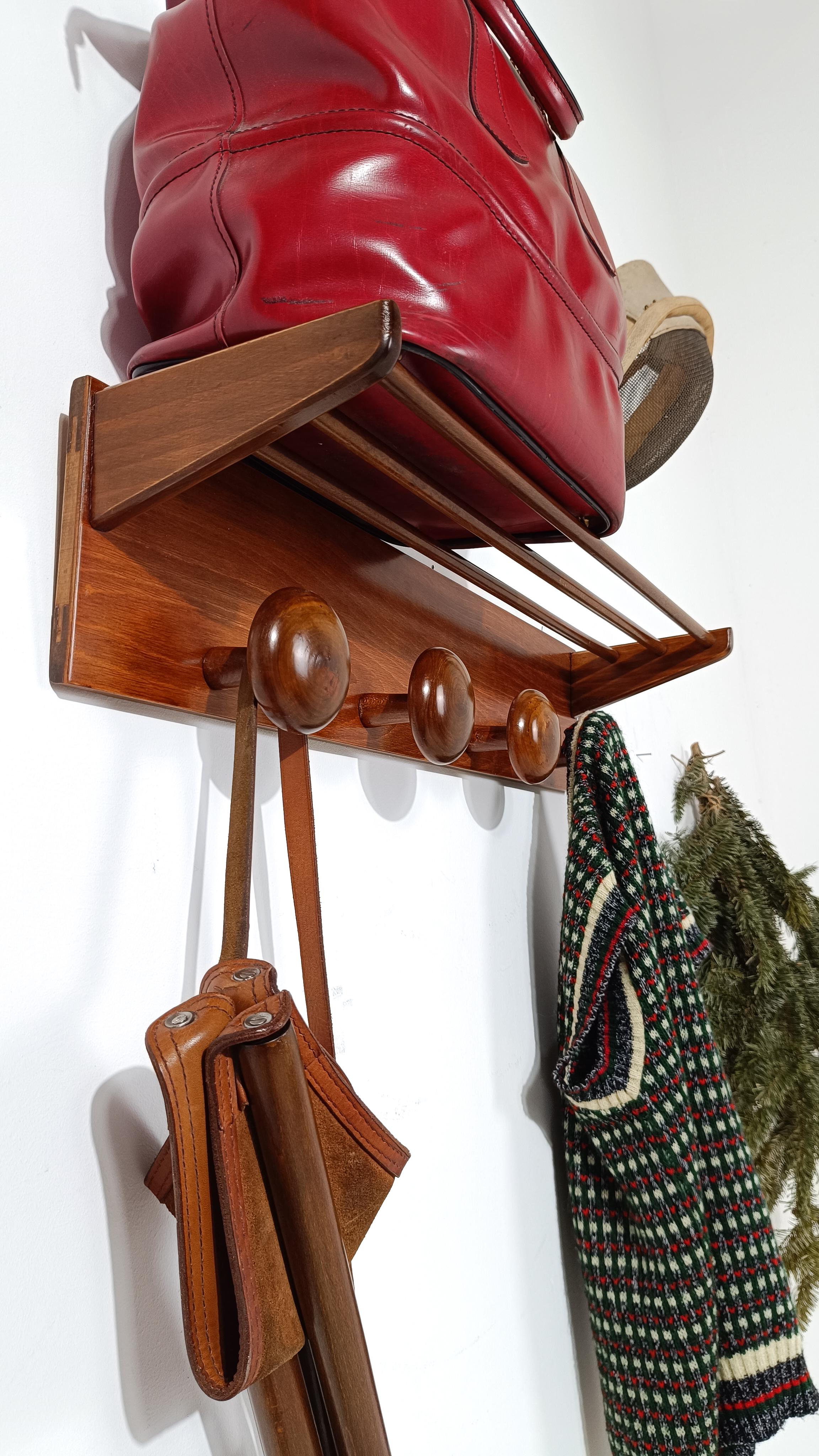 Perchero de pared y perchero de madera modernos italianos de mediados del siglo XX by Fraber Moderno de mediados de siglo en venta