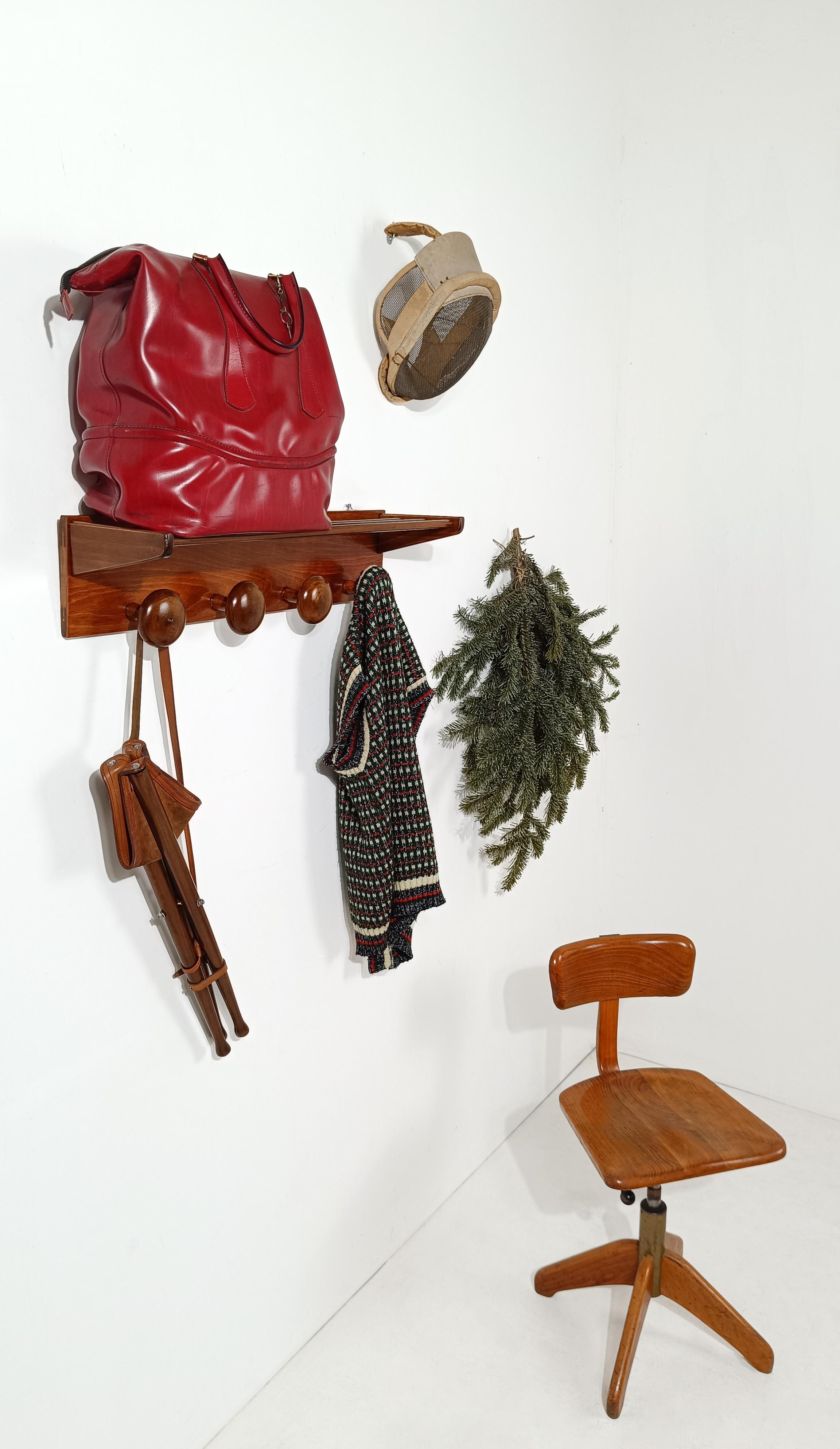 Perchero de pared y perchero de madera modernos italianos de mediados del siglo XX by Fraber Italiano en venta