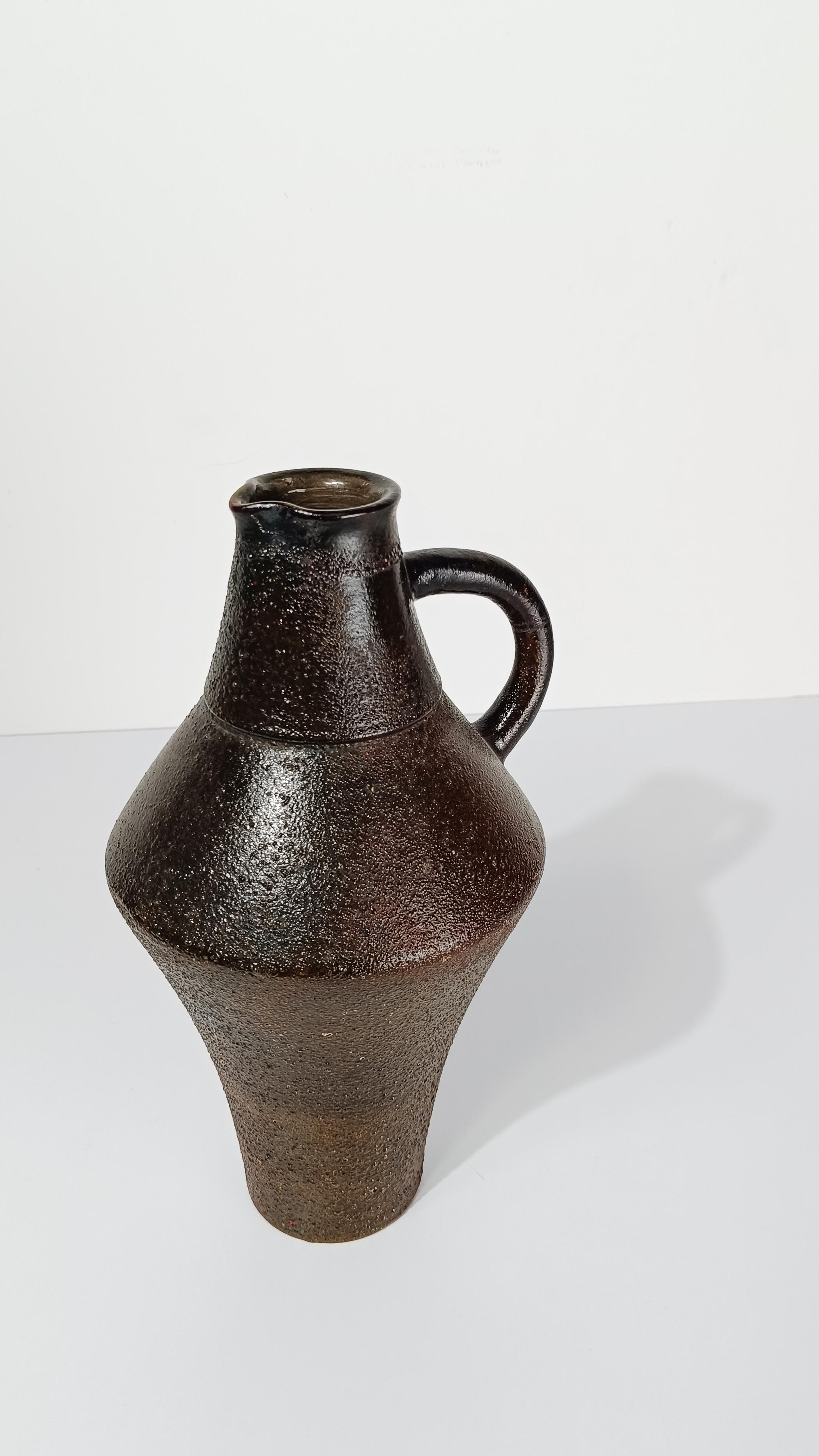 Caraffa/vaso in ceramica strutturata della metà del XX secolo in stile primitivo, anni 60 in vendita 8