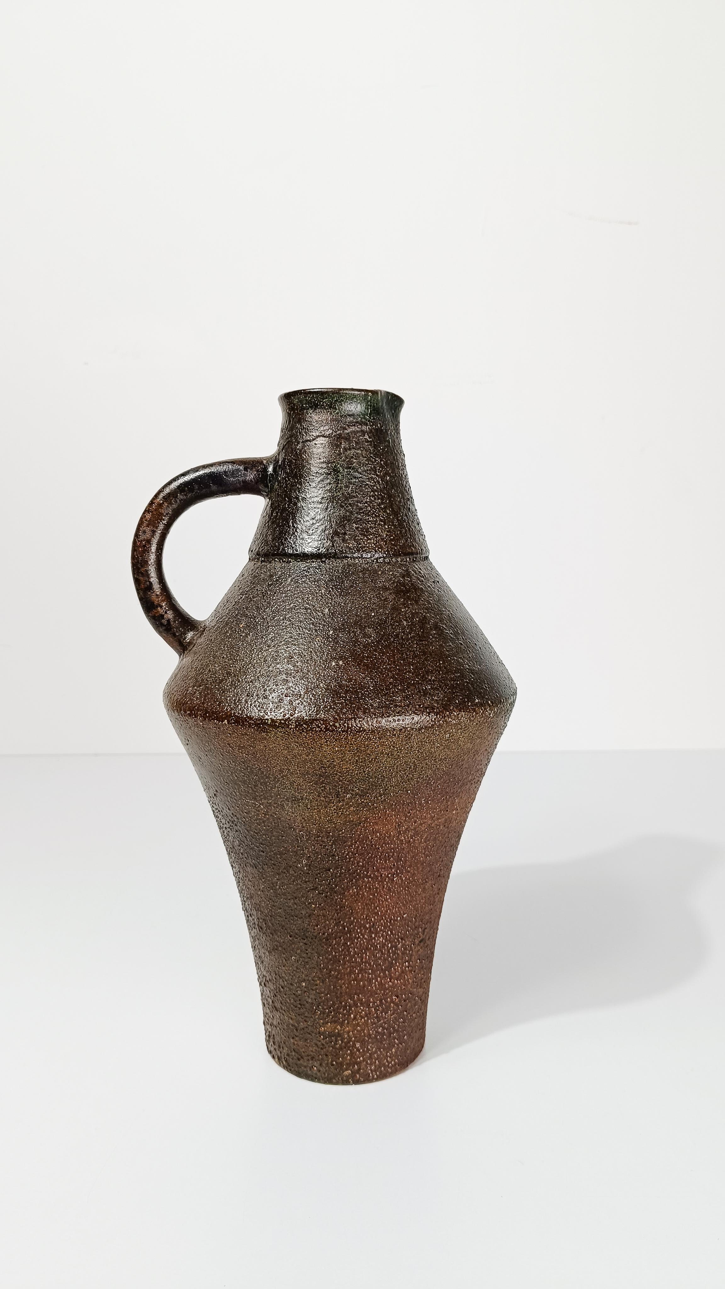 Caraffa/vaso in ceramica strutturata della metà del XX secolo in stile primitivo, anni 60 in vendita 12