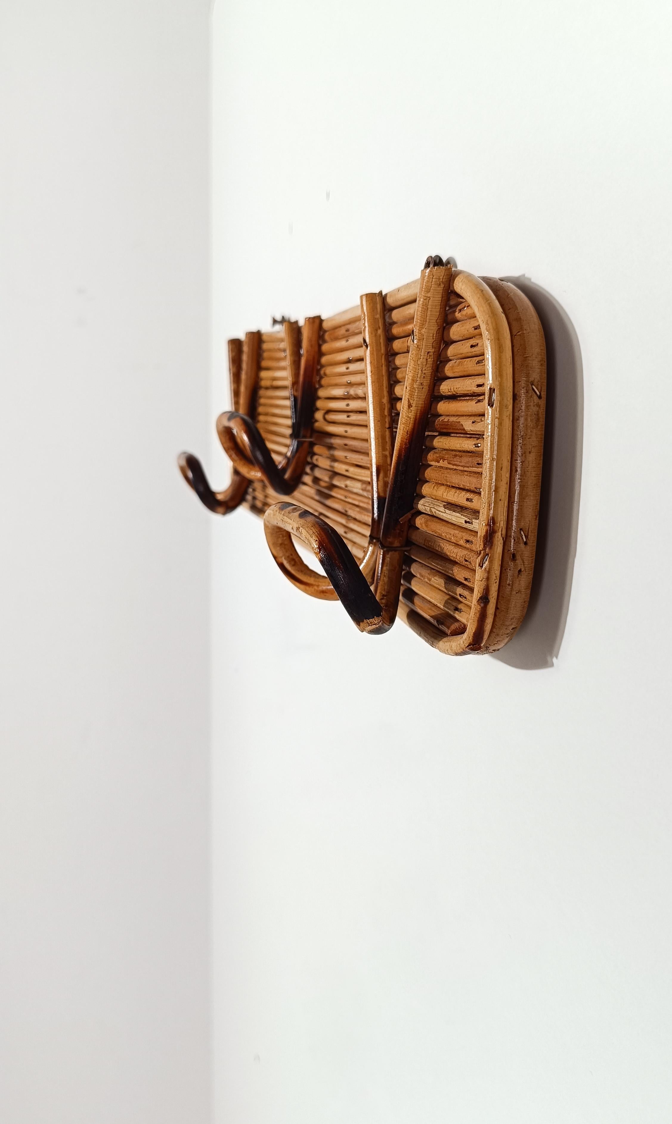 Italian Mid 20th Century Wall Coat Hanger in Cane & Rattan, Vivai del Sud style For Sale 1