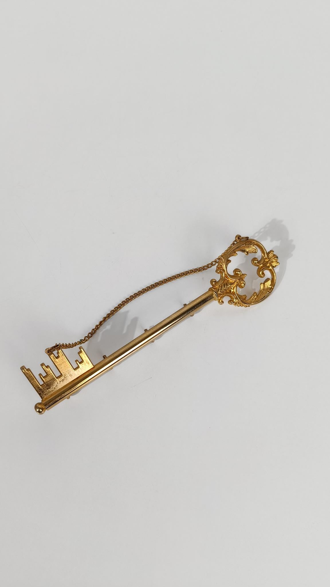 Italian Mid 20th Century Wall Keys Rack with Heavy Brass Ornate Key Shape, 50s For Sale 9