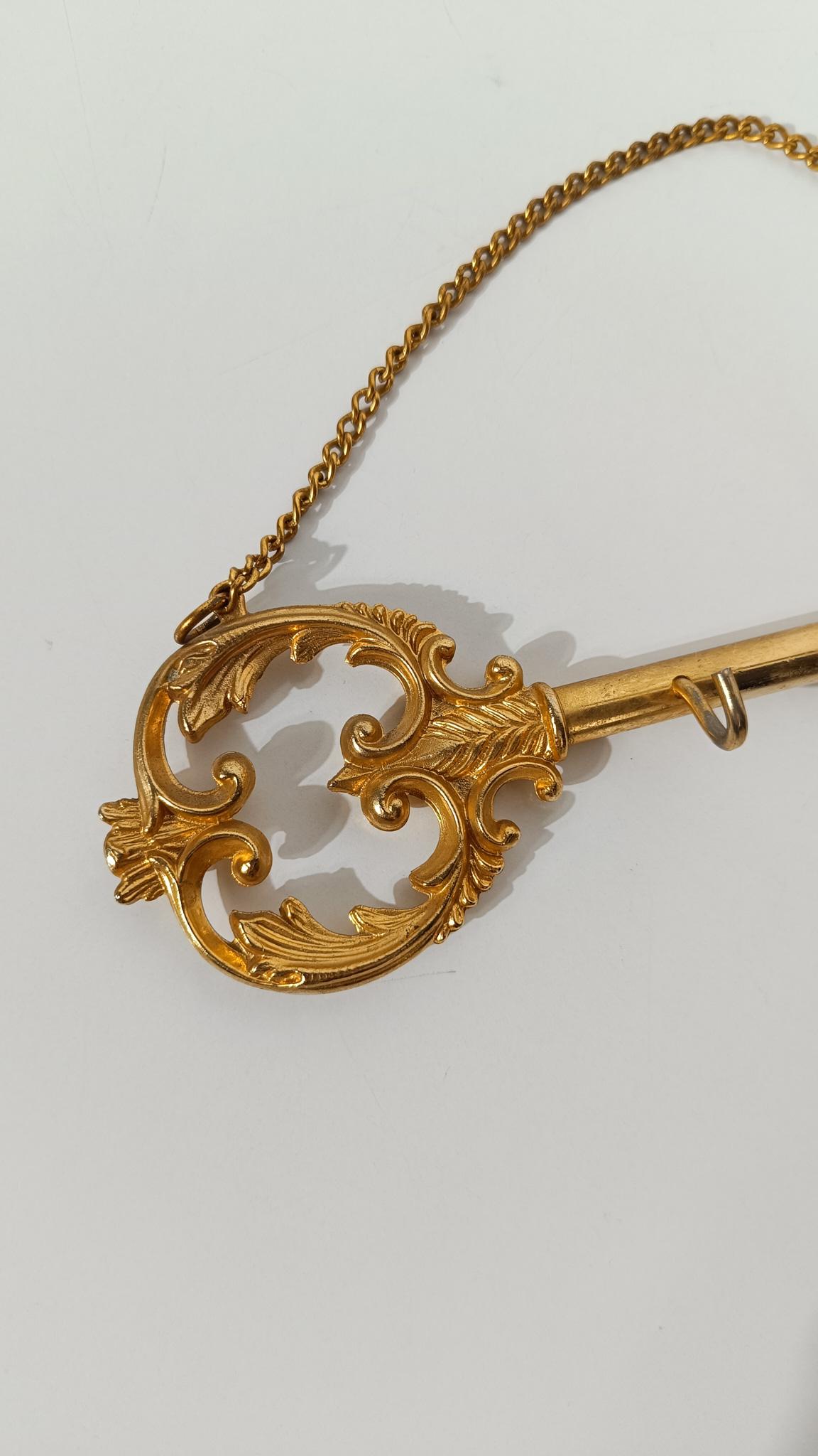 Italian Mid 20th Century Wall Keys Rack with Heavy Brass Ornate Key Shape, 50s For Sale 4