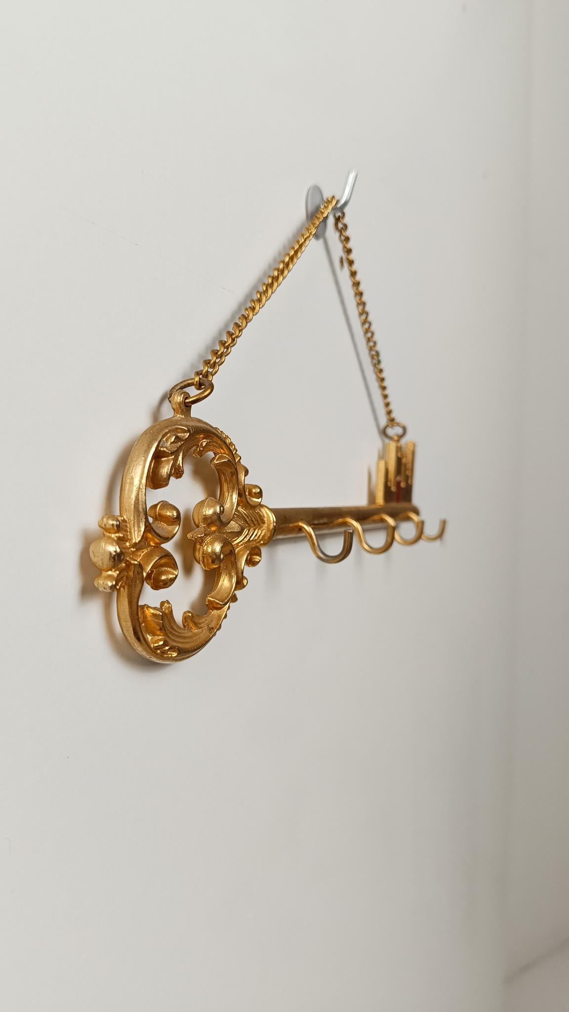 Italian Mid 20th Century Wall Keys Rack with Heavy Brass Ornate Key Shape, 50s For Sale 5