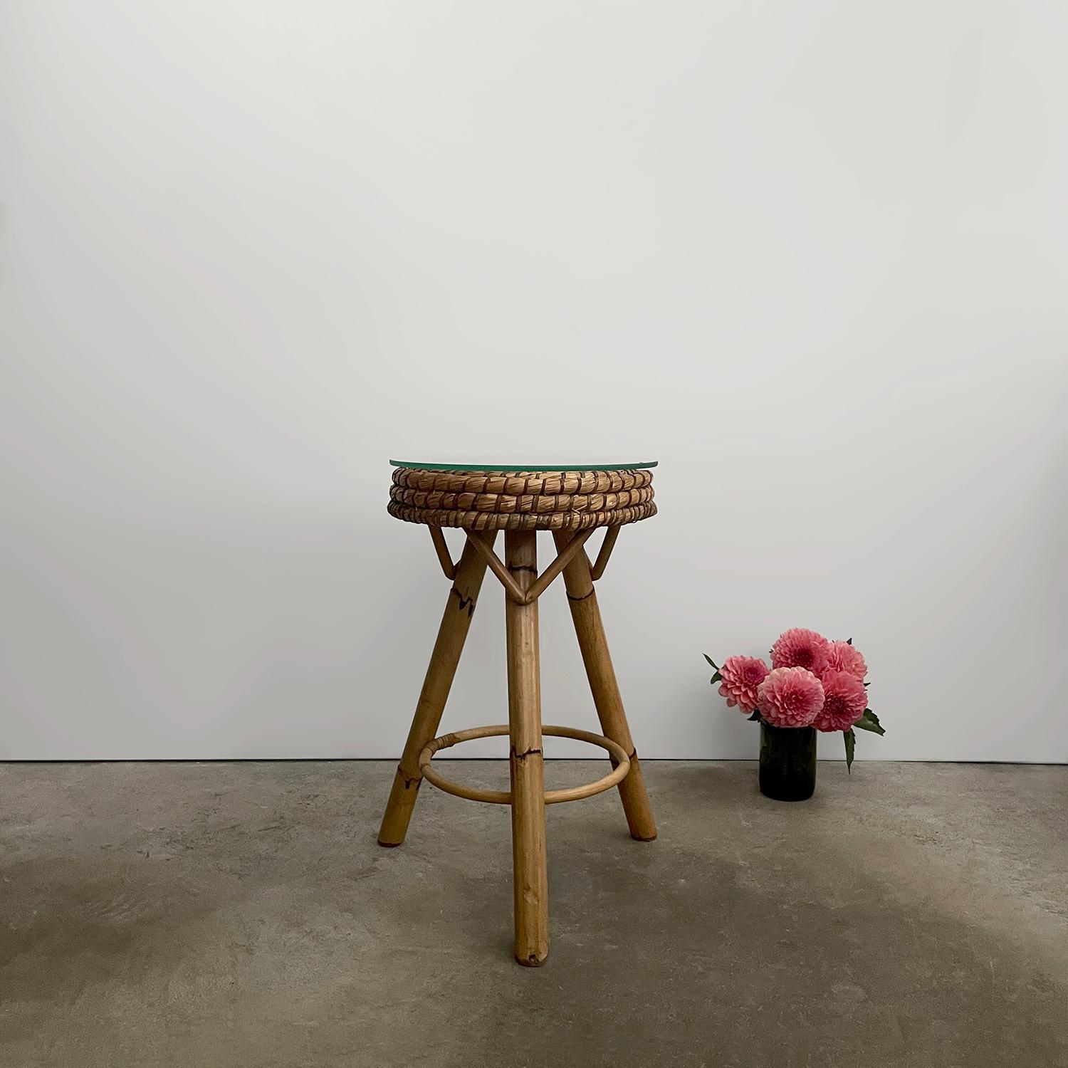 Italian Mid Centiry Rattan & Bamboo Tripod Side Table In Good Condition For Sale In Los Angeles, CA