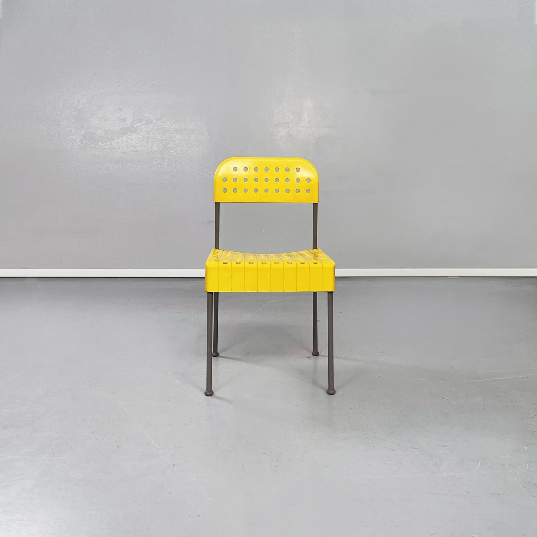 Italian mid-century yellow chair box by Enzo Mari for Castelli, 1970s.
Box model chair with square and perforated seat in yellow plastic and structure in gray plastic. 
Produced by Castelli in 1970s and designed by Enzo Mari in 1971. Brand
