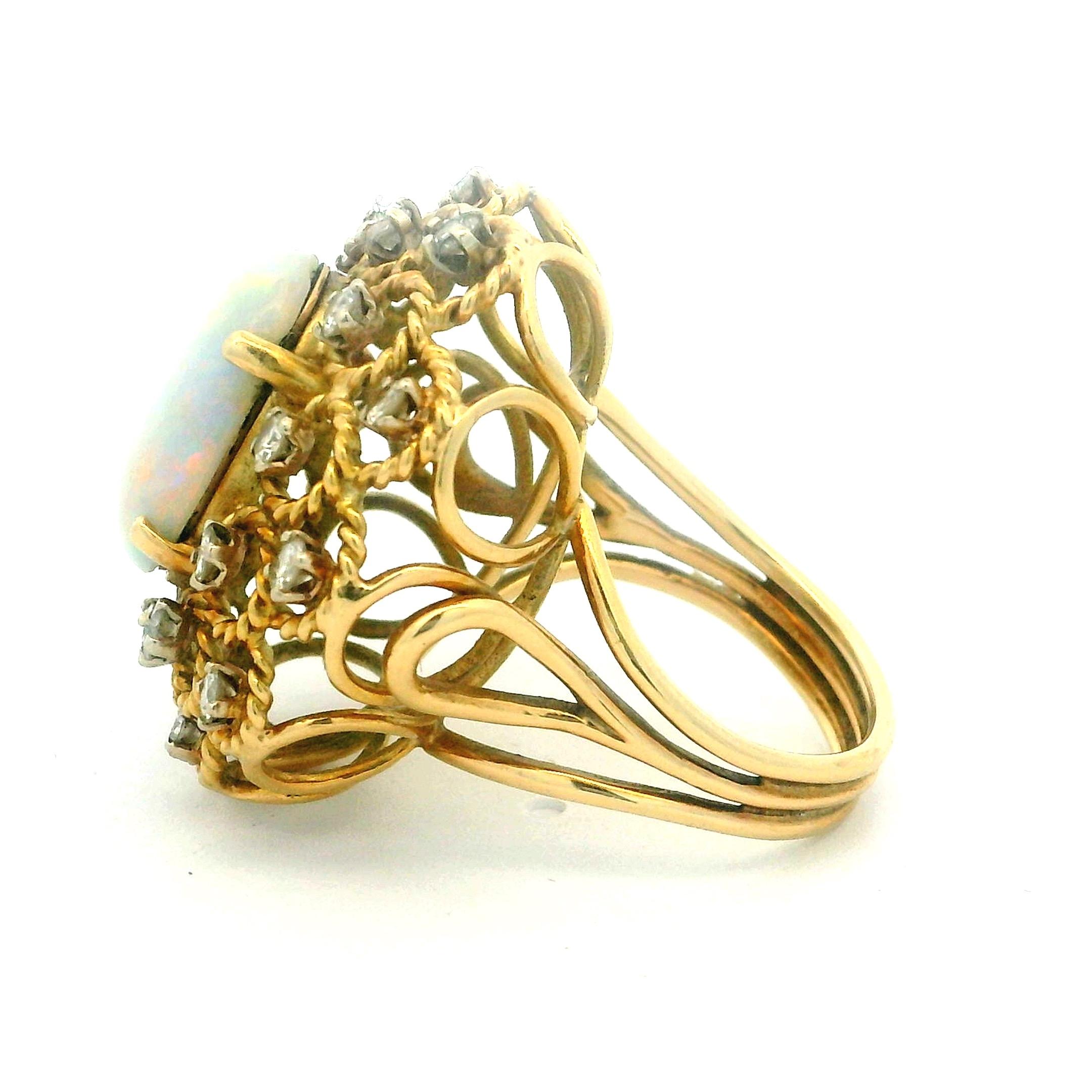 Anillo de cóctel italiano de mediados de siglo de oro de 14 quilates con ópalo australiano y diamantes, c. 1965 en venta 4