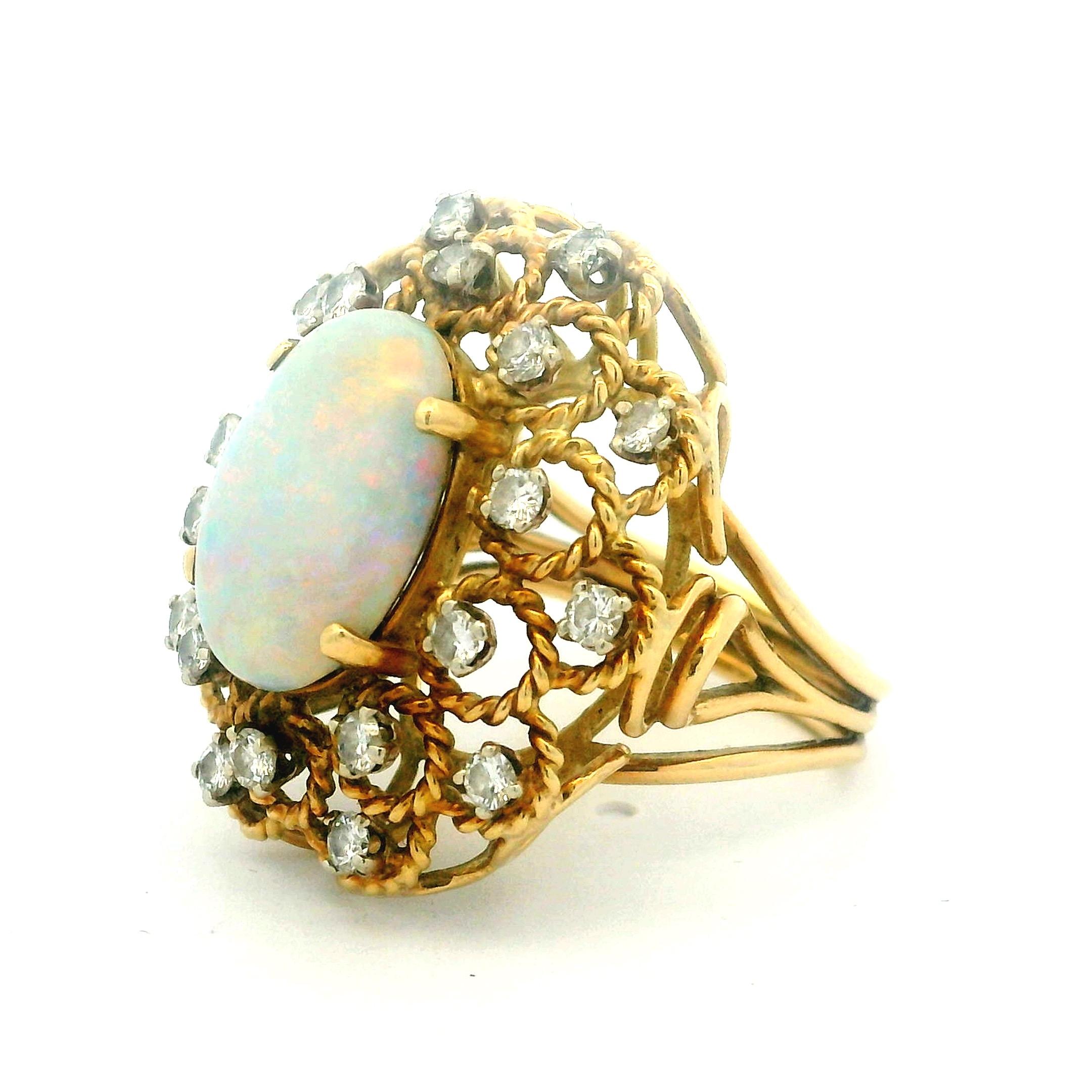 Anillo de cóctel italiano de mediados de siglo de oro de 14 quilates con ópalo australiano y diamantes, c. 1965 en venta 5