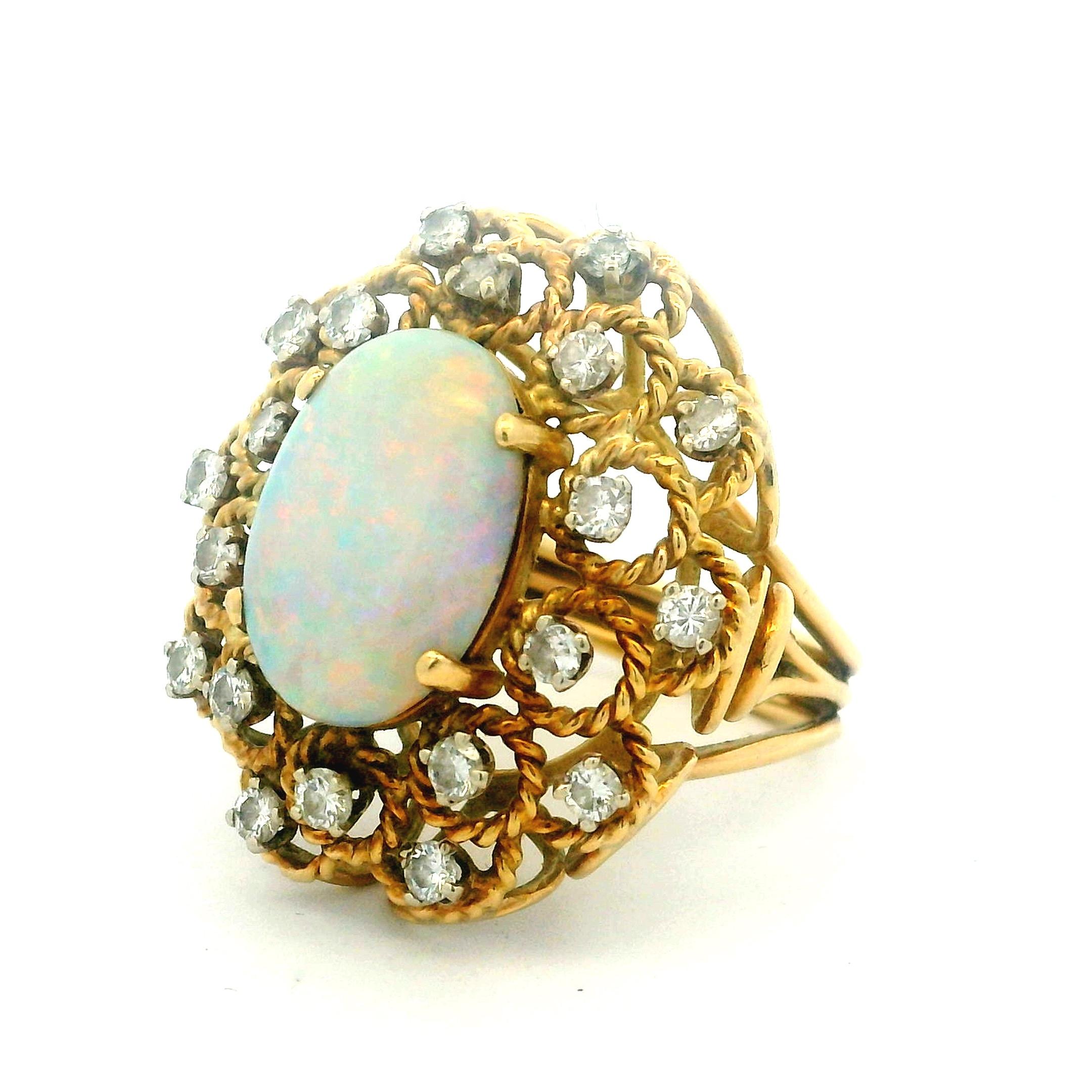 Anillo de cóctel italiano de mediados de siglo de oro de 14 quilates con ópalo australiano y diamantes, c. 1965 en venta 6