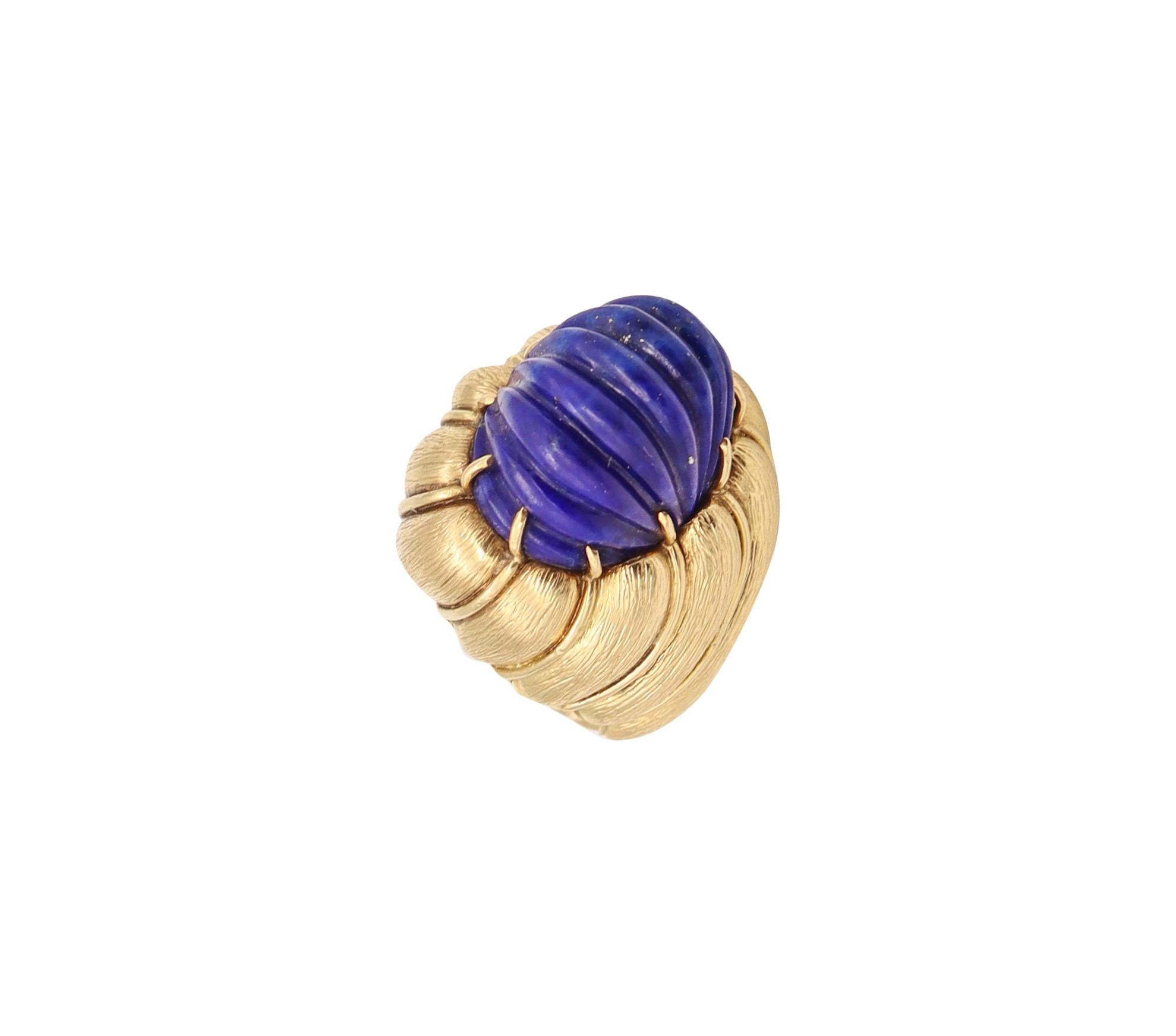 Vintage mid-century Cocktail Ring. 

A beautiful statement piece, created in Italy during the mid-century period, back in the 1960. This elegant cocktail ring was crafted in solid yellow gold of 18 karats, with a delicate brushed, textured and