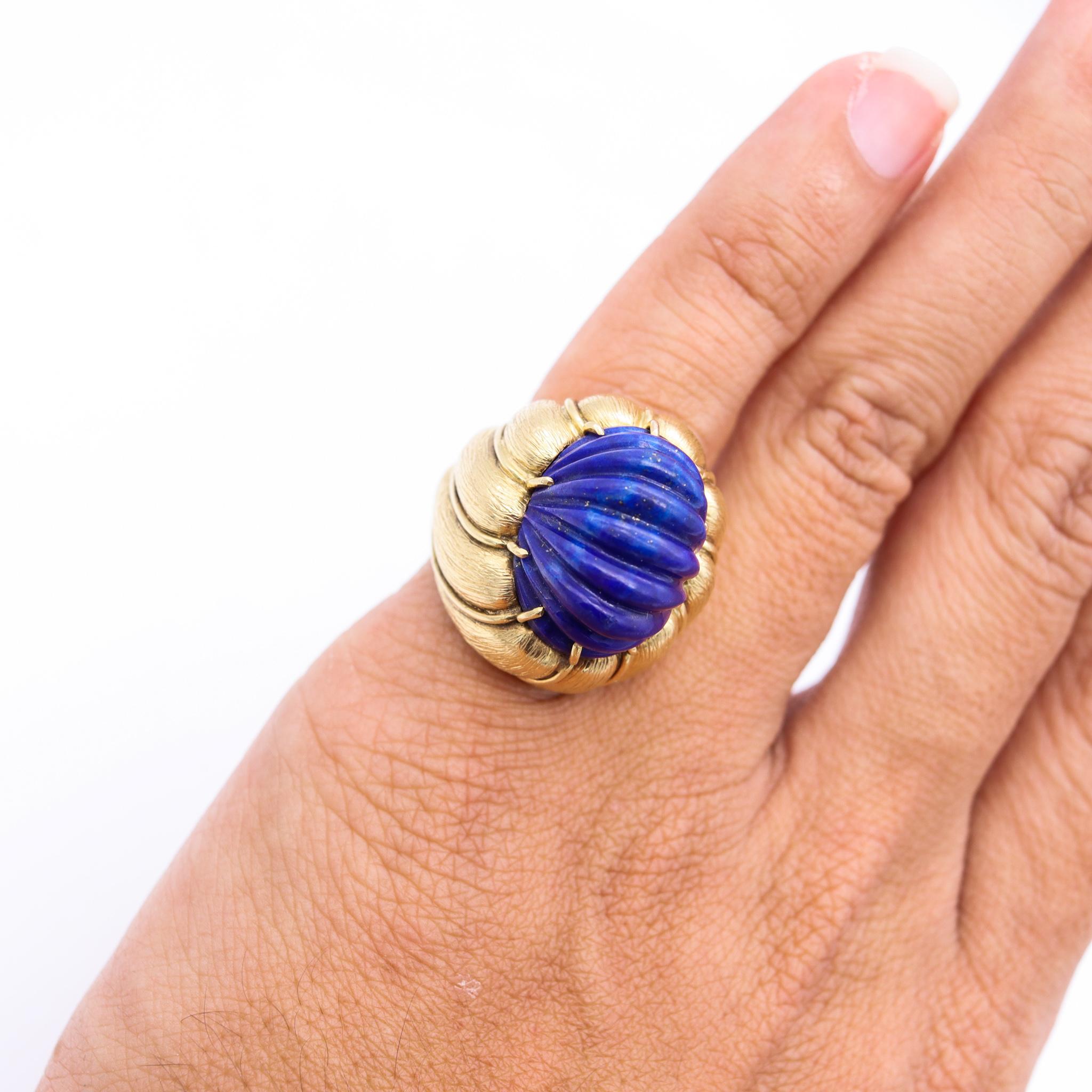 Modernist Italian Mid Century 1960 Cocktail Ring In 18Kt Gold With 28.22 Cts Fluted Lapis For Sale
