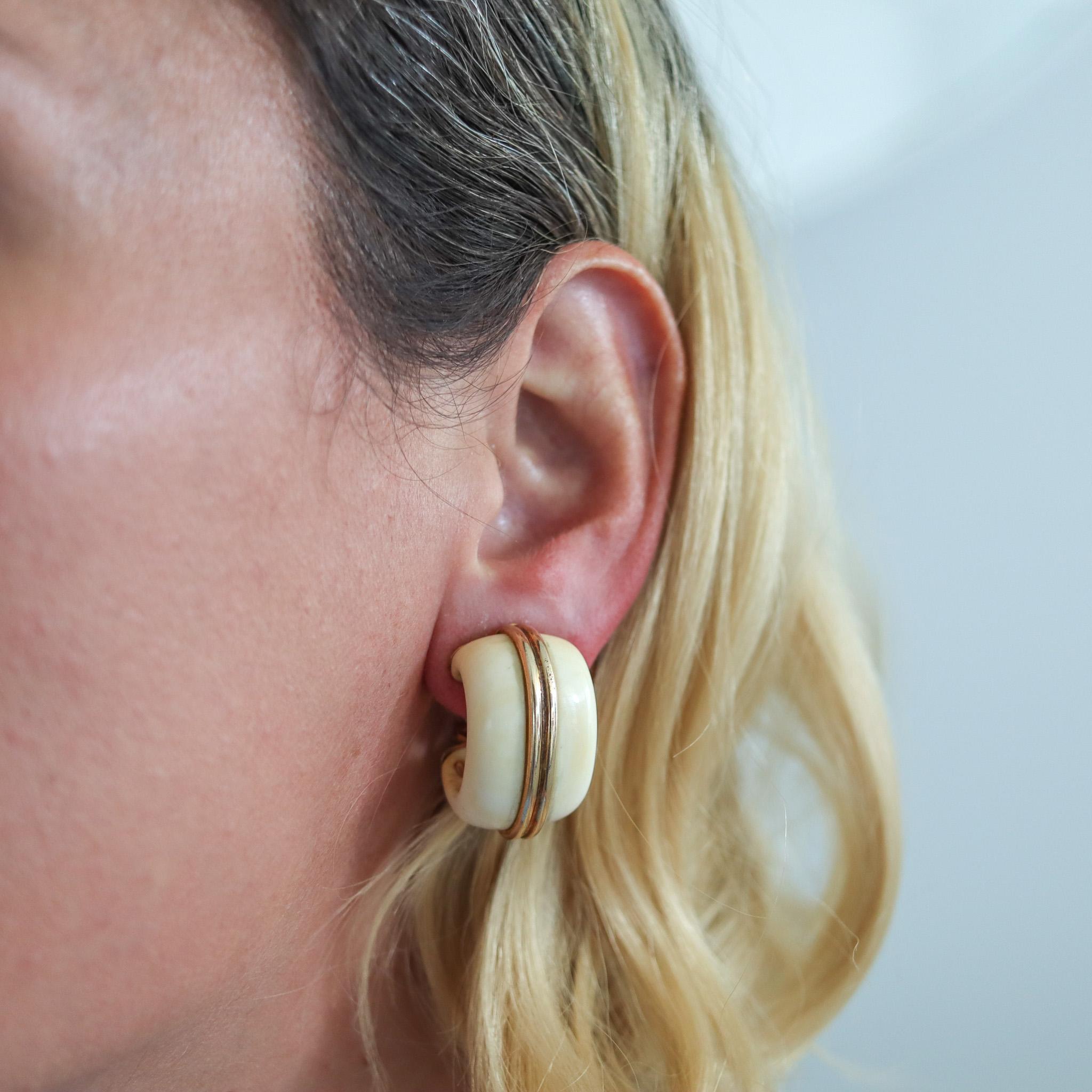 Women's Italian Mid Century 1960 Modernist Hoop Earrings In 14Kt Yellow Gold & Carvings For Sale