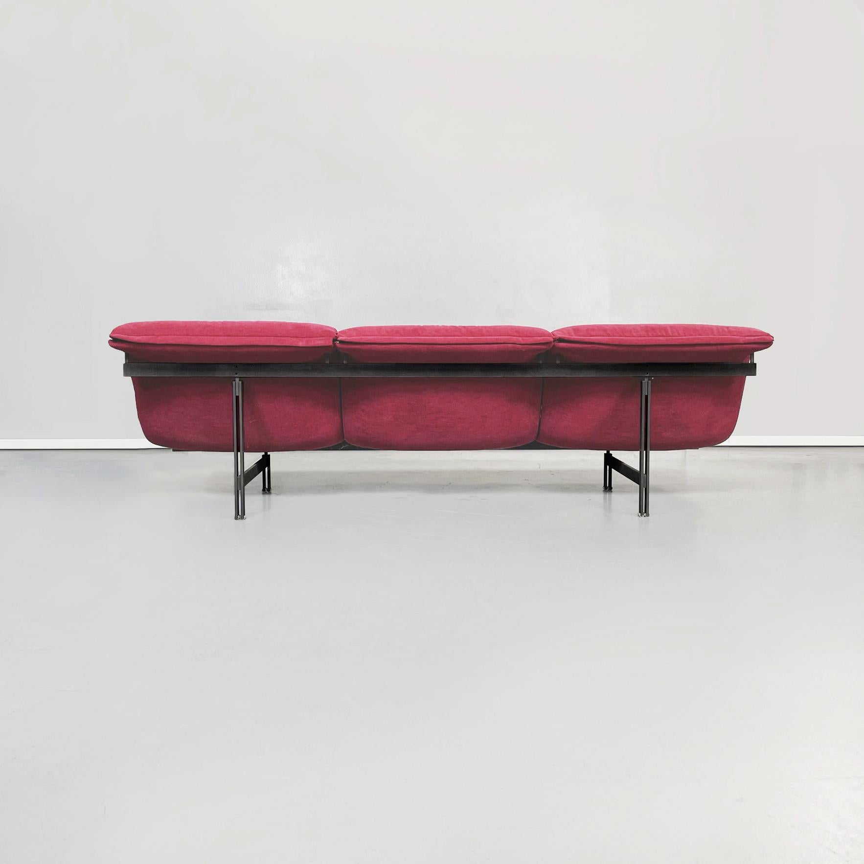 Italian Mid-Century 3 Seater Sofa Wave by Giovanni Offredi for Saporiti, 1970s In Good Condition For Sale In MIlano, IT