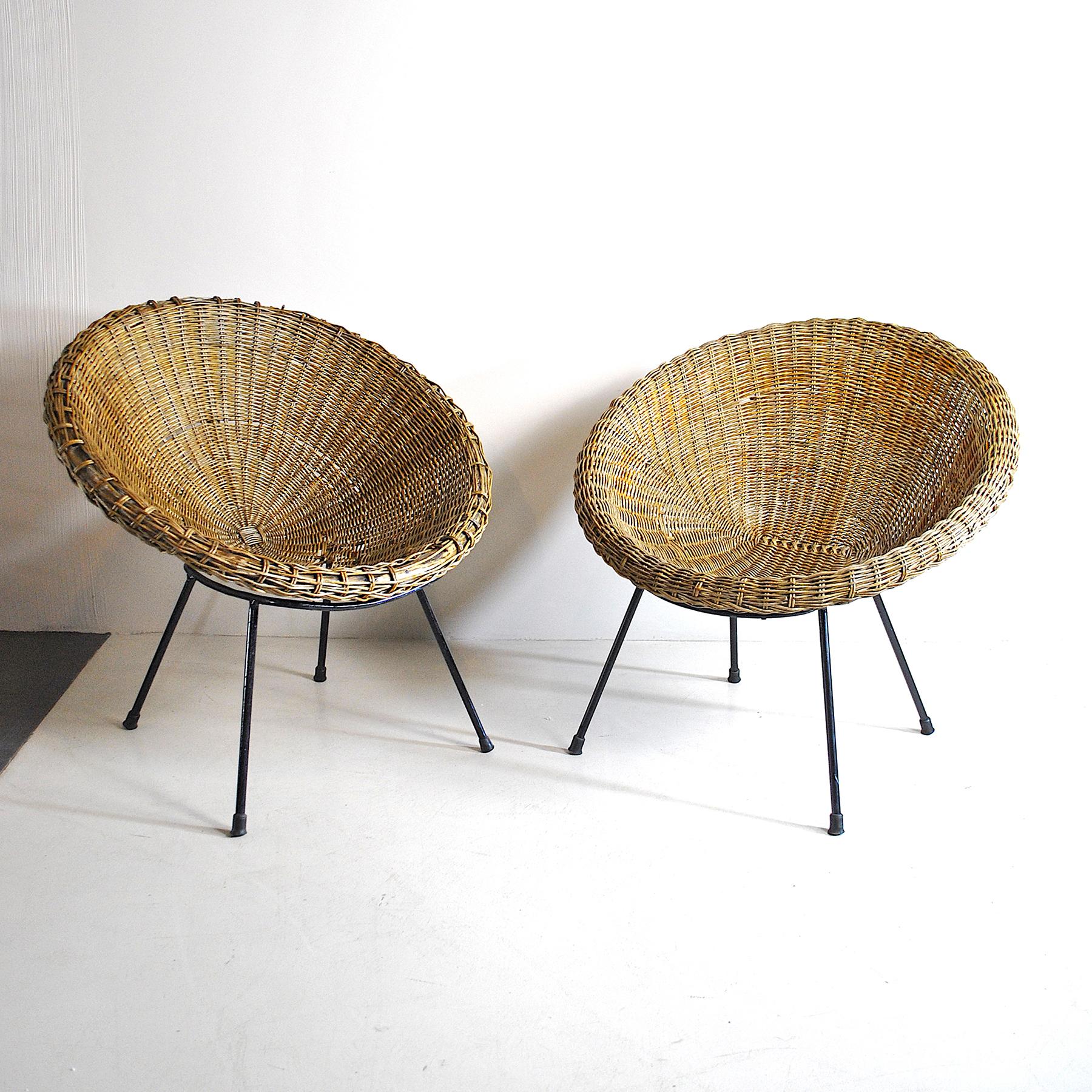 Pair of rattan eggs chairs with iron structure, Italian production from the 1960s (one piece needs to be significantly restored).