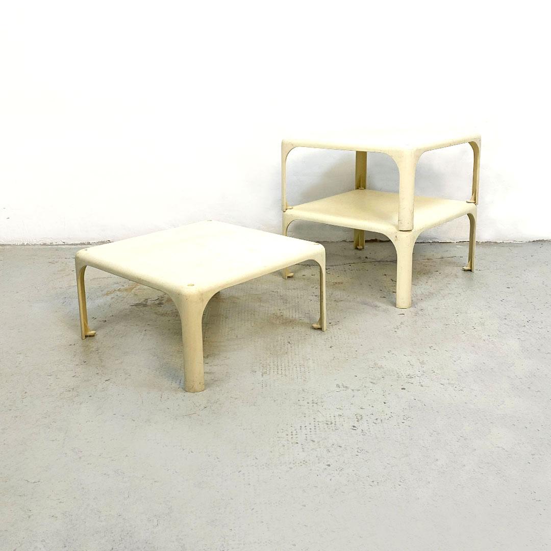 Italian mid century abs Demetrio 45 coffee tables by Magistretti for Artemide, 1966
Square coffee tables, stackable, Demetrio 45 model in white ABS,
Designed by Vico Magistretti in 1966 and produced by Artemide, with the brand present under the