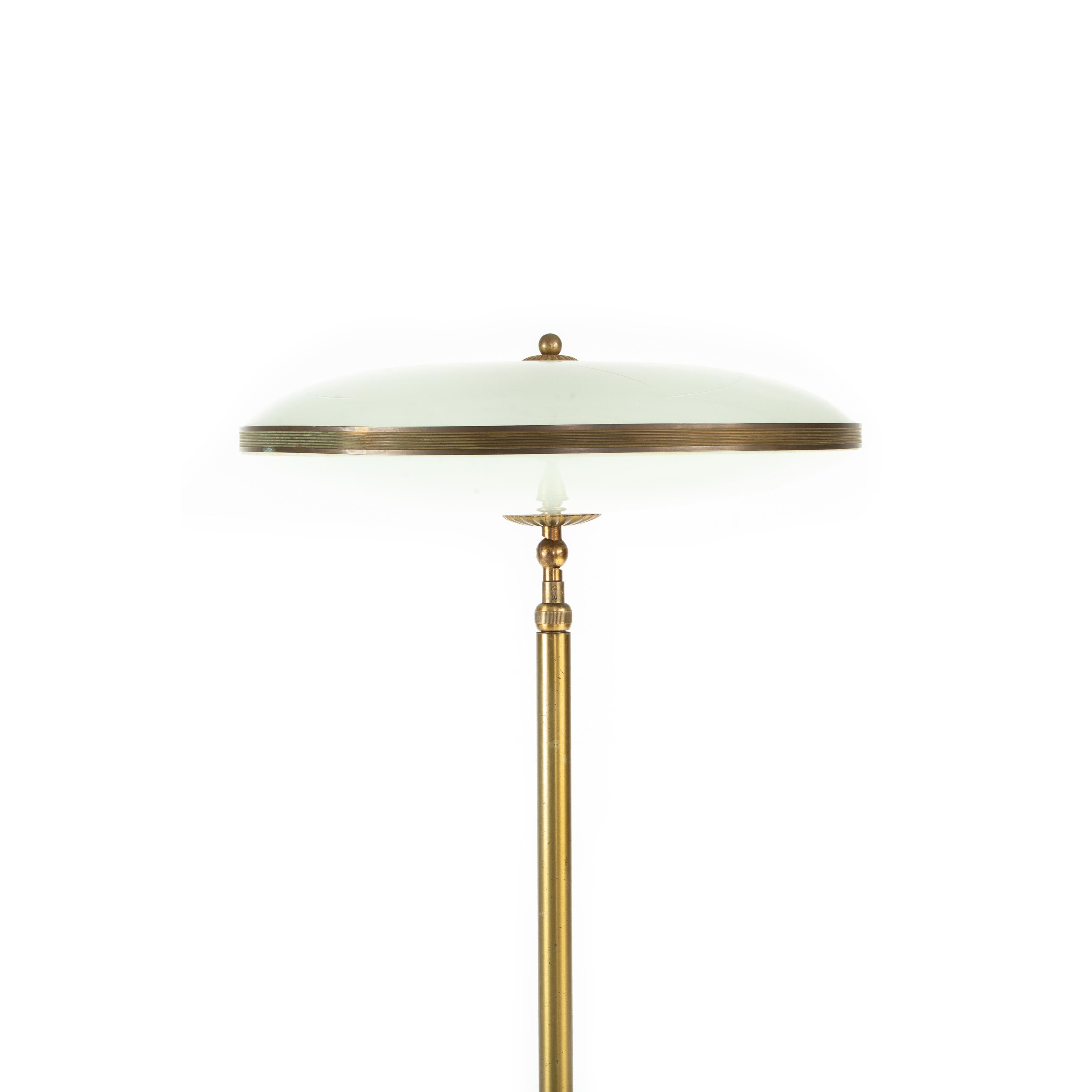 Italian midcentury adjustable floor lamp.
Patinated brass and frosted glass.
Height  also adjusts to 63.5