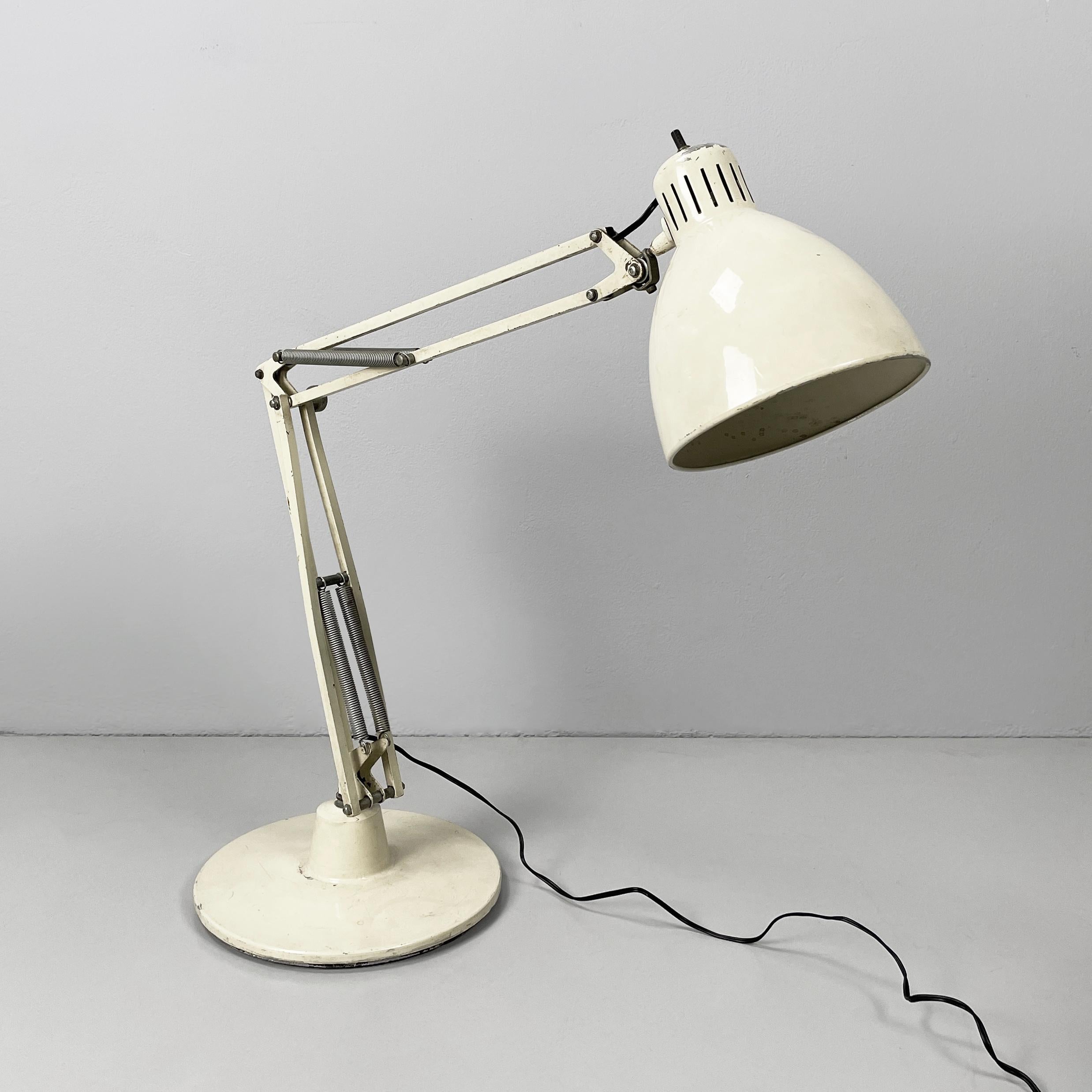 Mid-Century moderno Italian mid-century Adjustable table lamp Naska Loris by Jac Jacobsen Luxo 1950s in vendita