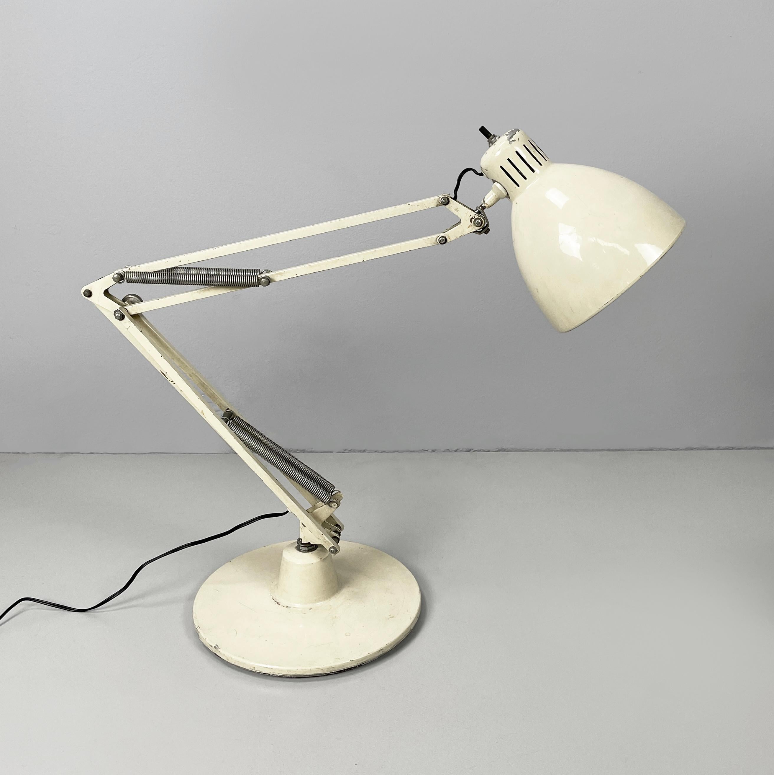 Italian mid-century Adjustable table lamp Naska Loris by Jac Jacobsen Luxo 1950s In condizioni discrete in vendita a MIlano, IT