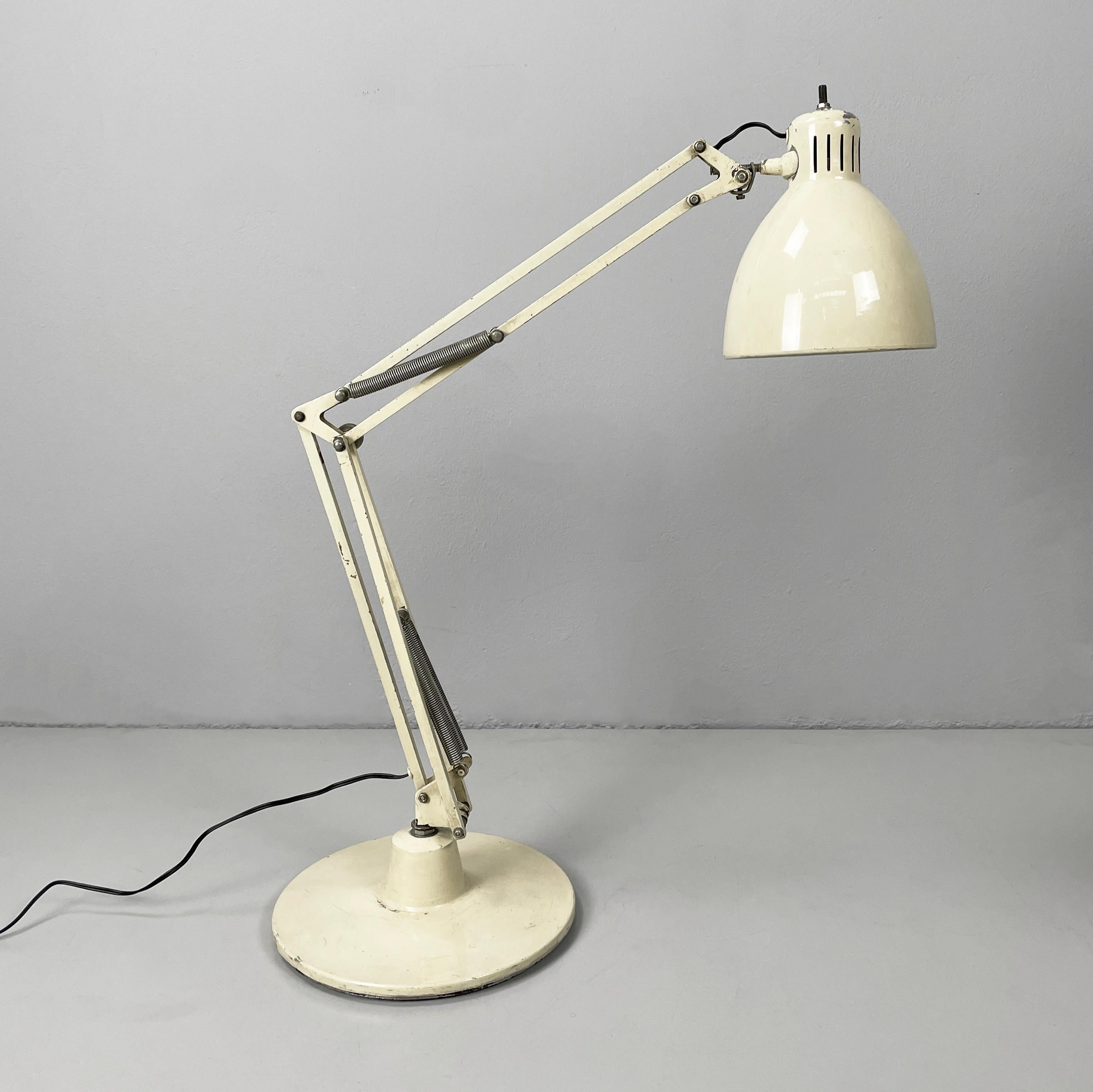Metà XX secolo Italian mid-century Adjustable table lamp Naska Loris by Jac Jacobsen Luxo 1950s in vendita