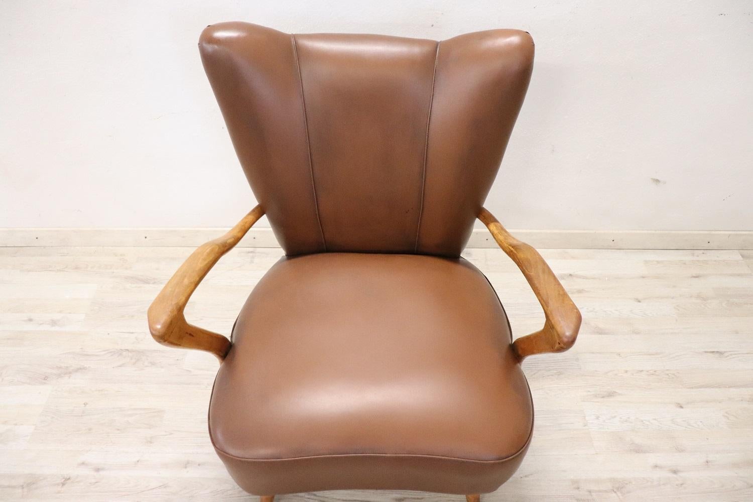 Italian Mid-Century Armchair in Brown Faux Leather In Good Condition For Sale In Casale Monferrato, IT