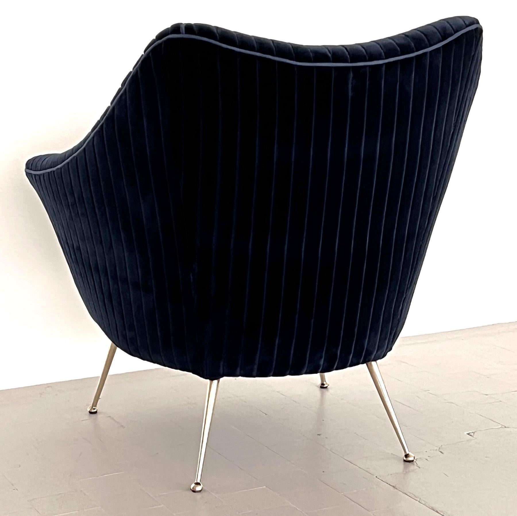 Italian Mid-Century Armchair with Brass Legs reupholstered in Magnificent Velvet For Sale 1