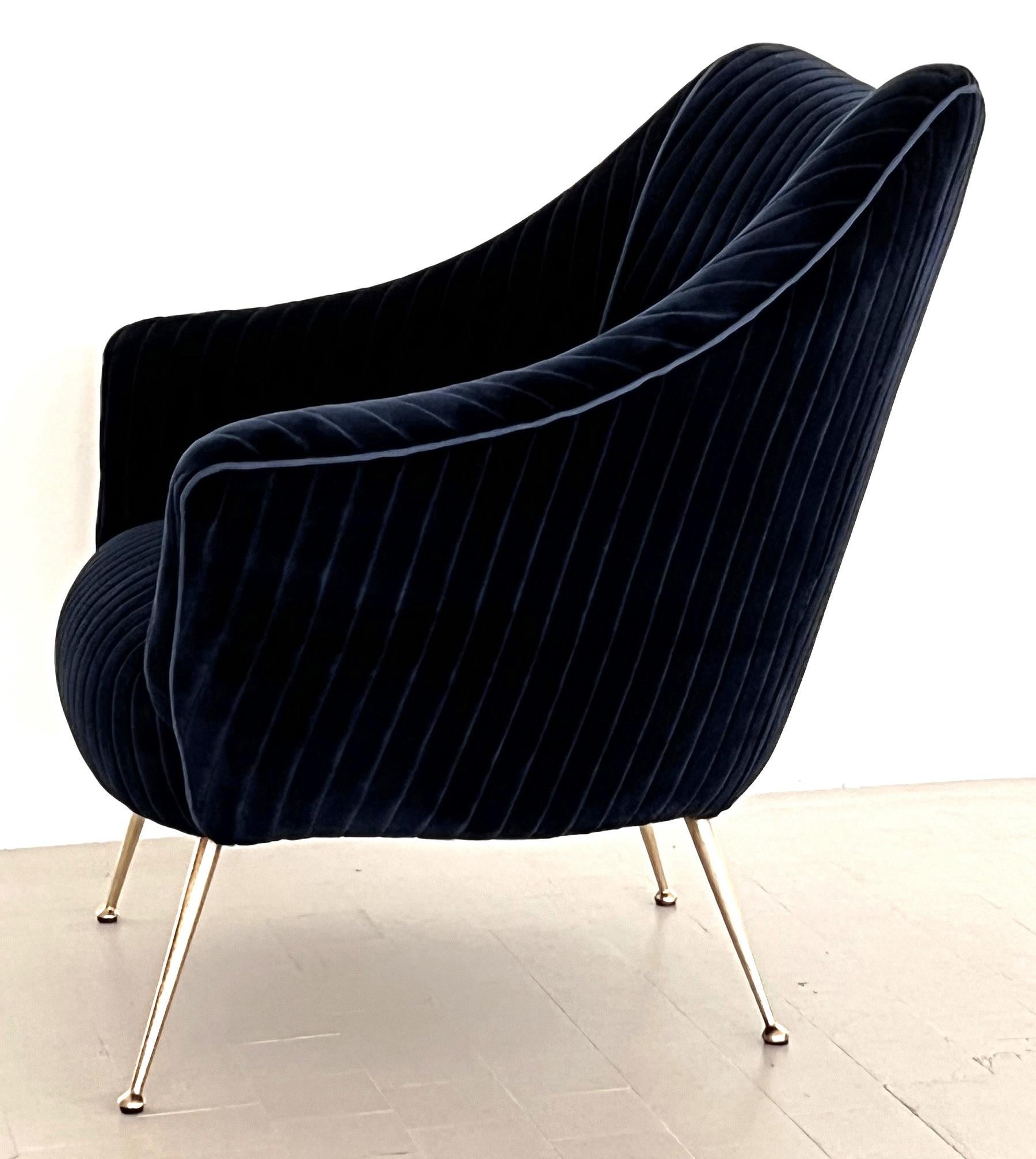 Italian Mid-Century Armchair with Brass Legs reupholstered in Magnificent Velvet For Sale 2