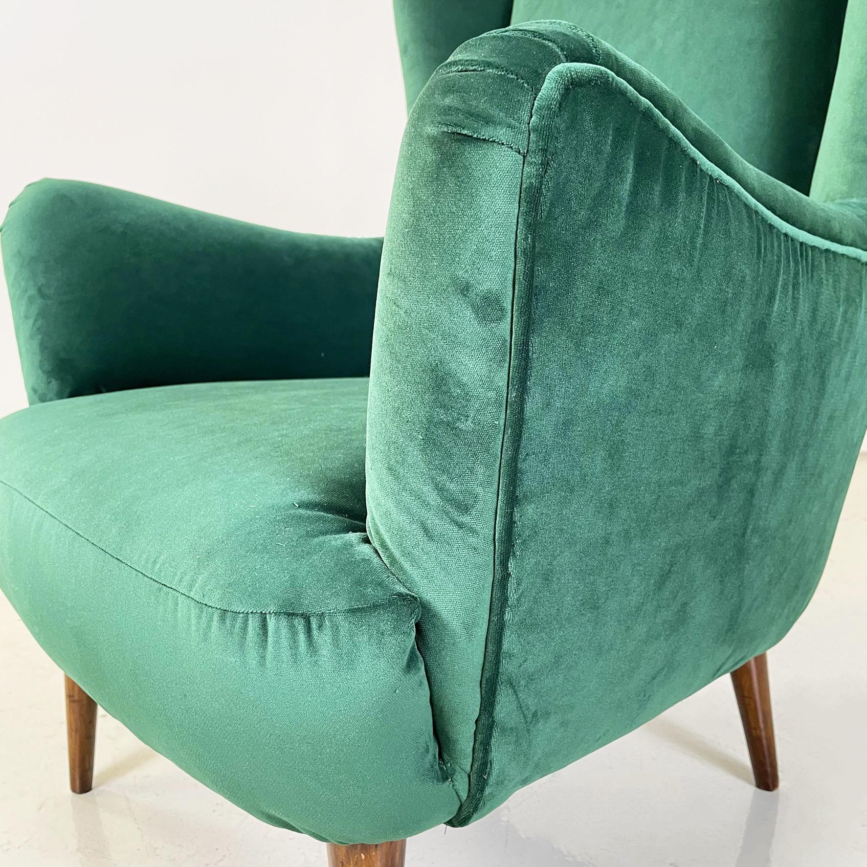Italian Mid-Century Armchairs in Forest Green Velvet and Wooden Legs, 1950s For Sale 3