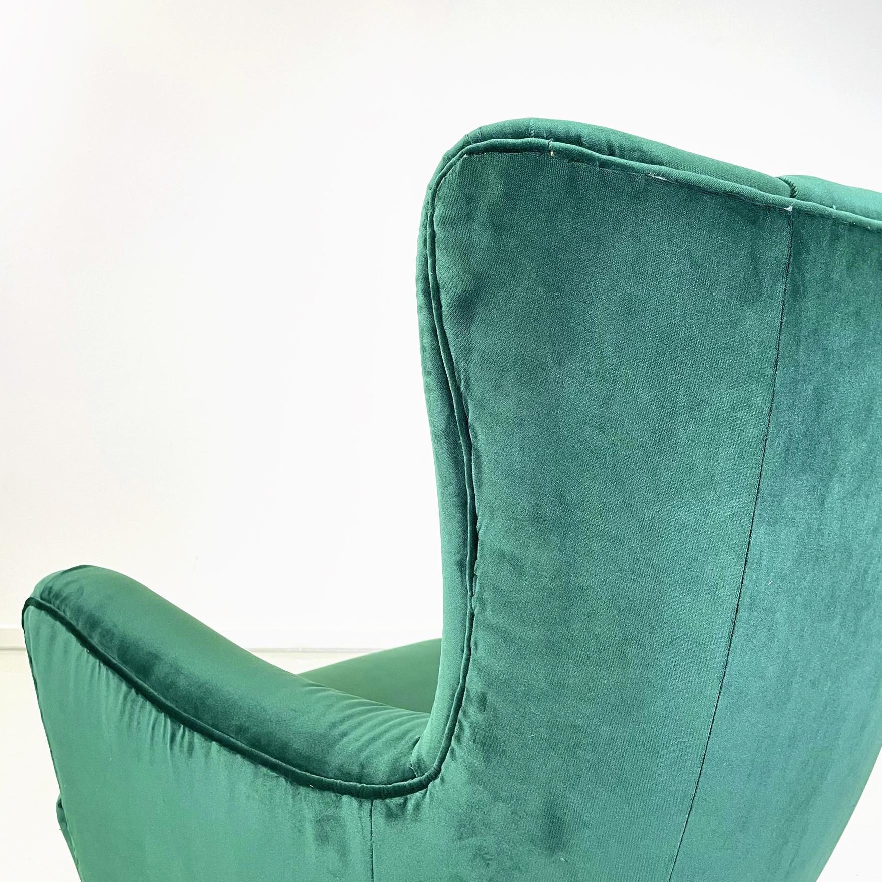 Poltrone italiane di metà secolo in velluto verde bosco e gambe in legno, anni '50 in vendita 2
