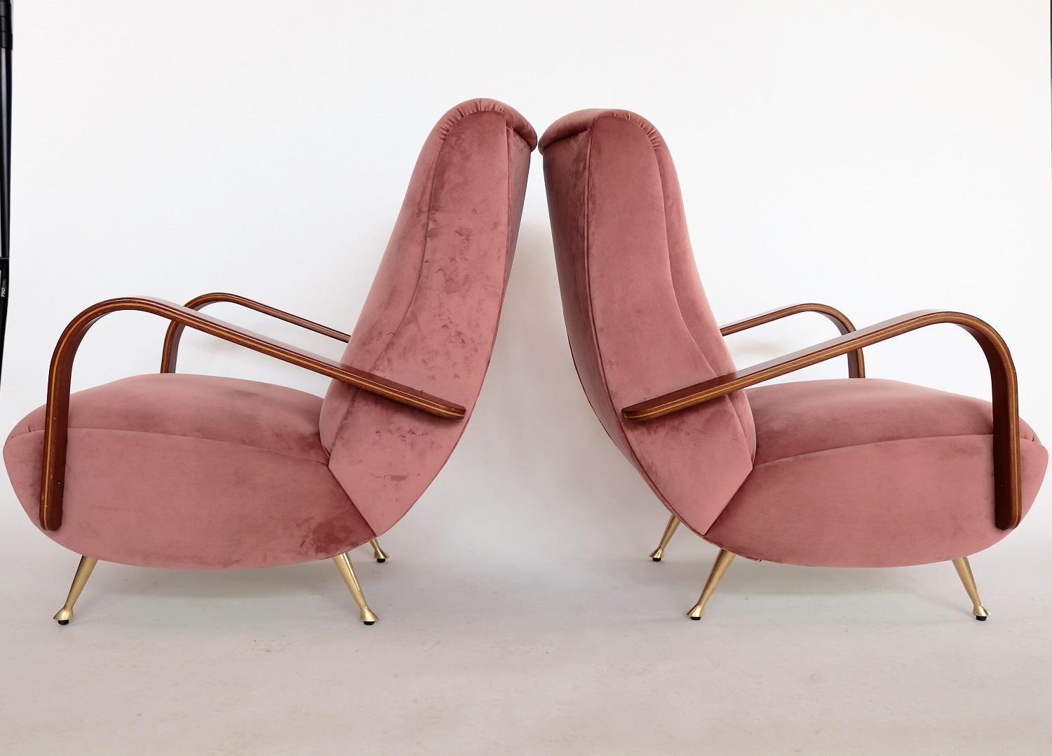 Italian Midcentury Armchairs in Mahogany, Brass and Coral Red Velvet, 1950s In Good Condition In Morazzone, Varese