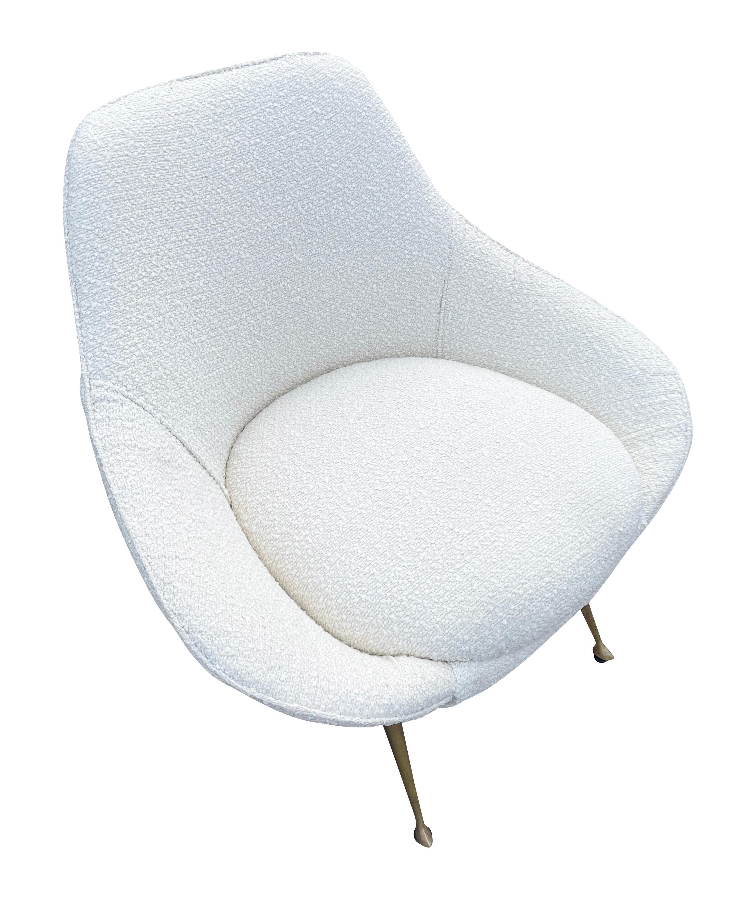 Mid-Century Modern Fauteuils italiens du milieu du siècle avec pieds en laiton en vente