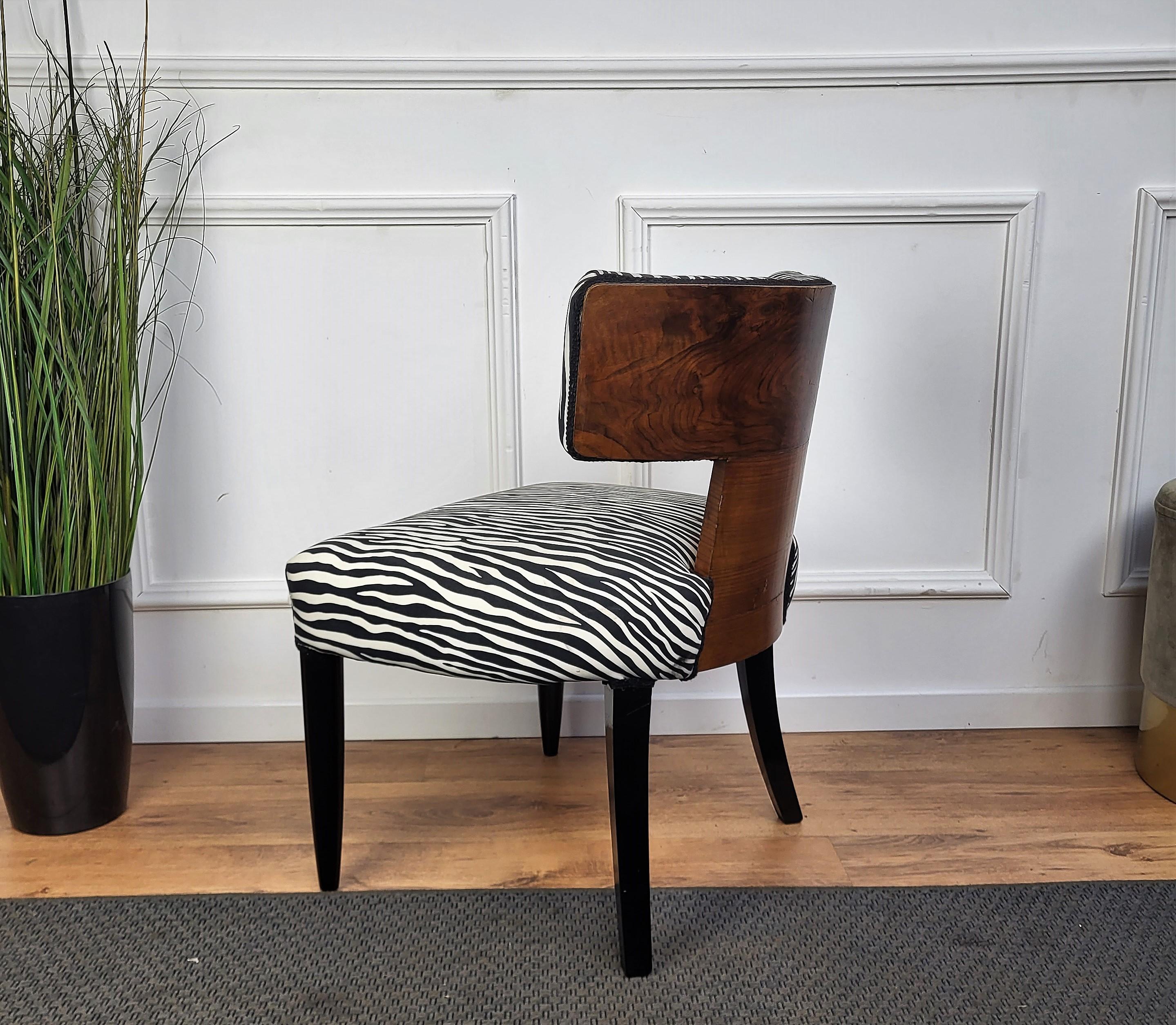 Italienisch Mitte des Jahrhunderts Art Deco Briar Walnuss Holz Animalier Zebra gepolsterten Stuhl (Stoff) im Angebot