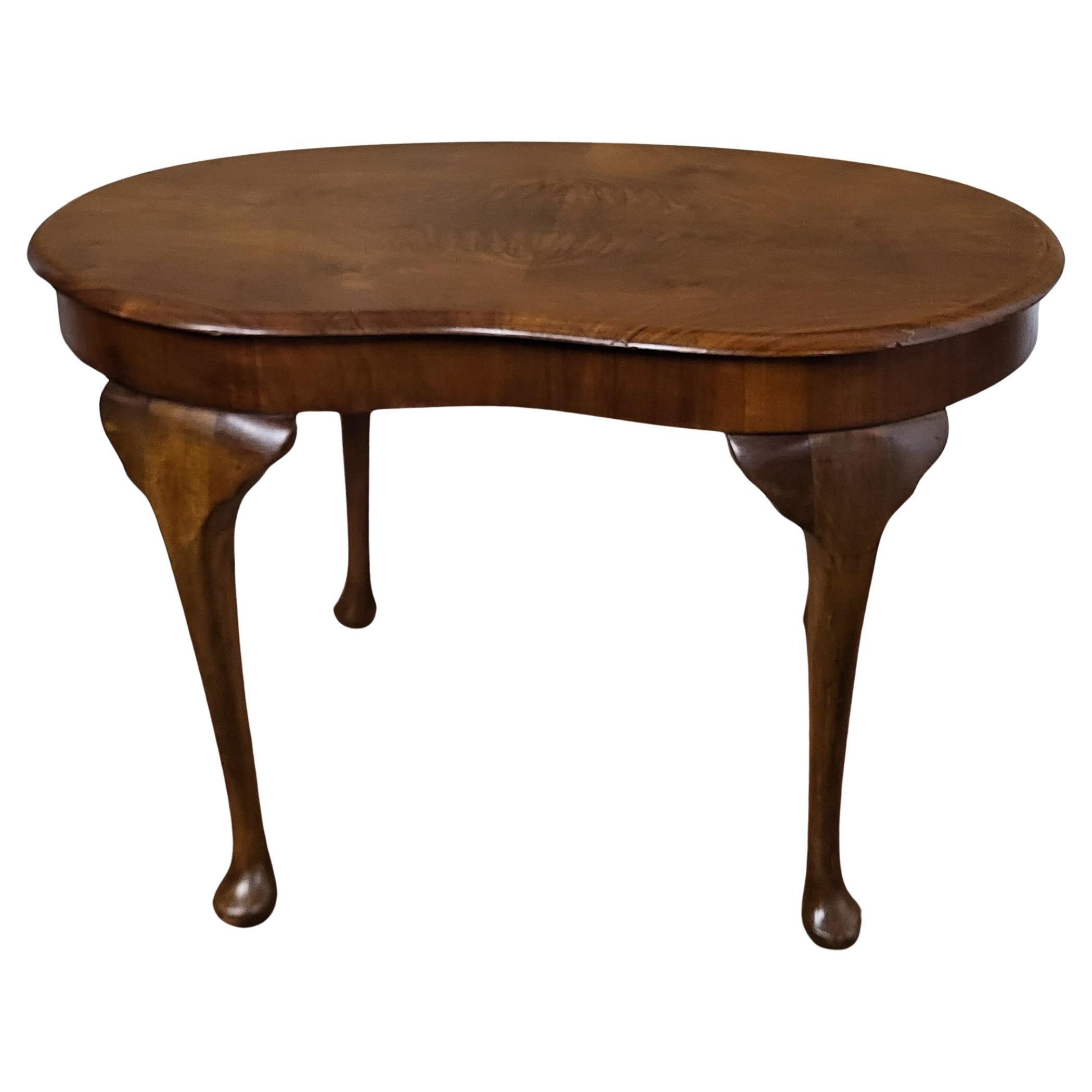 Italian Mid-Century Art Deco Low Kidney Sofa Side Table End Table in Walnut Wood