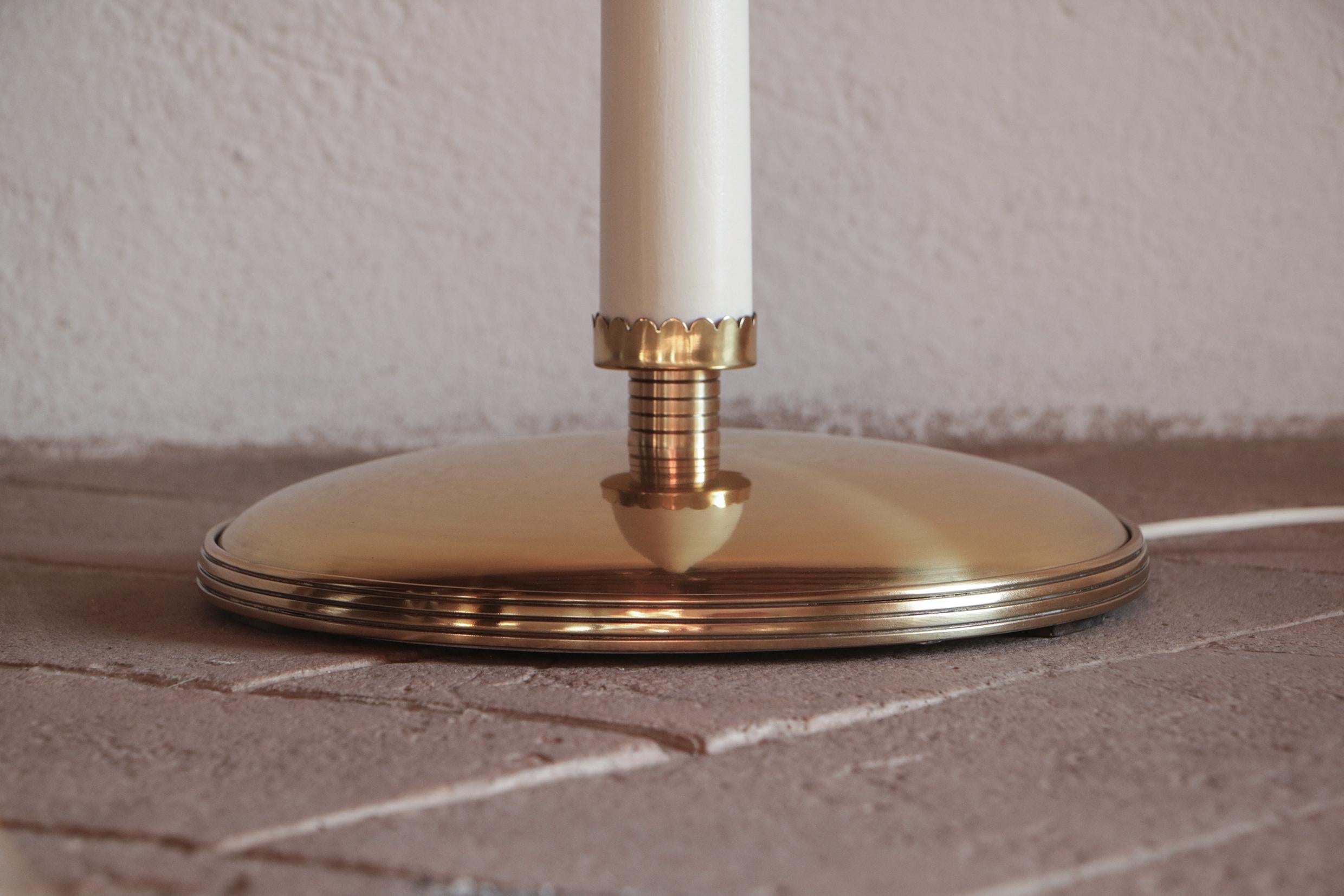Italian  Ash Wood Polished Brass Lamp Floor attributed to Pietro Chiesa  1940s For Sale 9