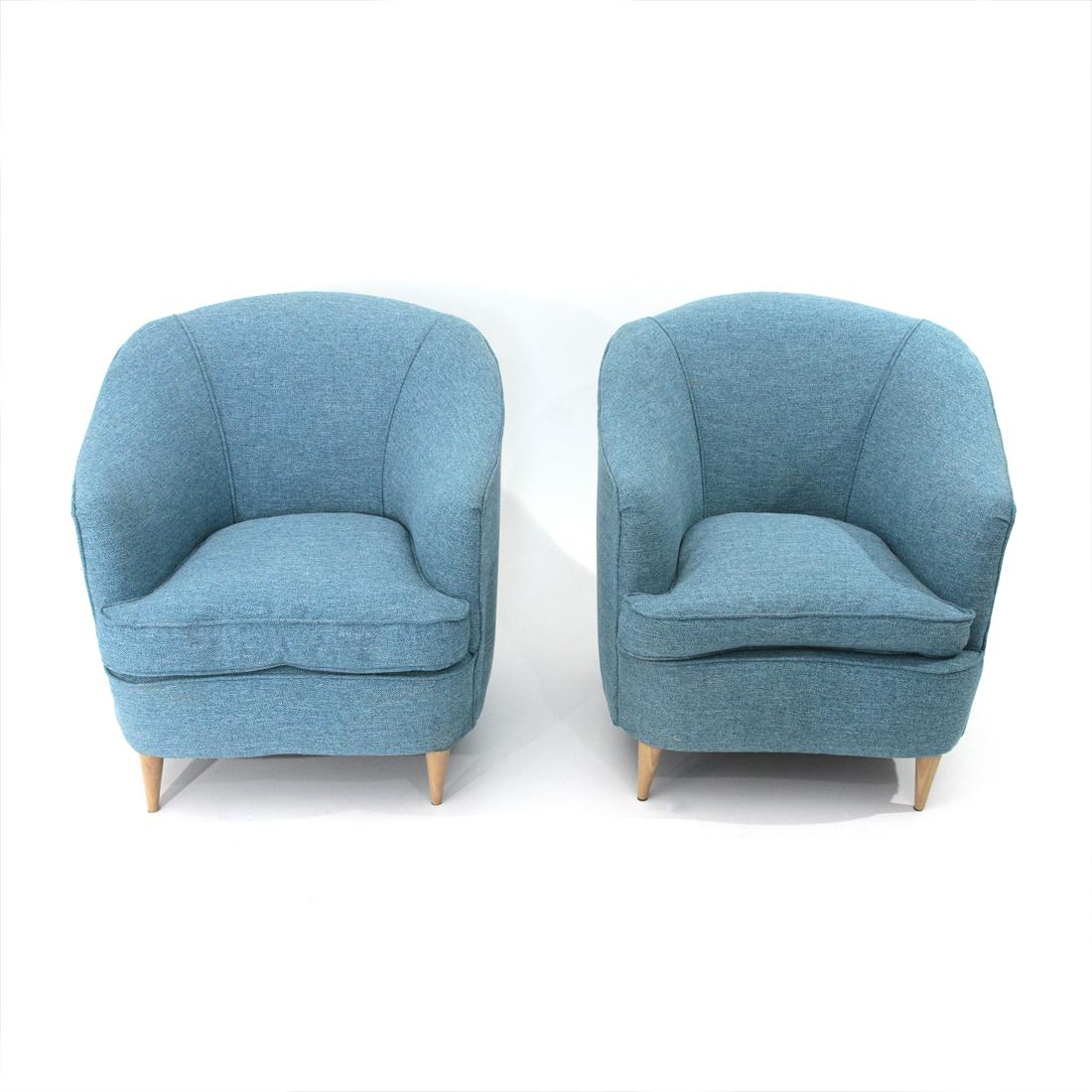 Pair of Italian manufacture chairs produced in the 50s.
Wooden structure padded and lined with a new light blue fabric.
Seat with padded cushion and removable cover.
Feet in turned conical wood.
Good general conditions, some signs due to normal