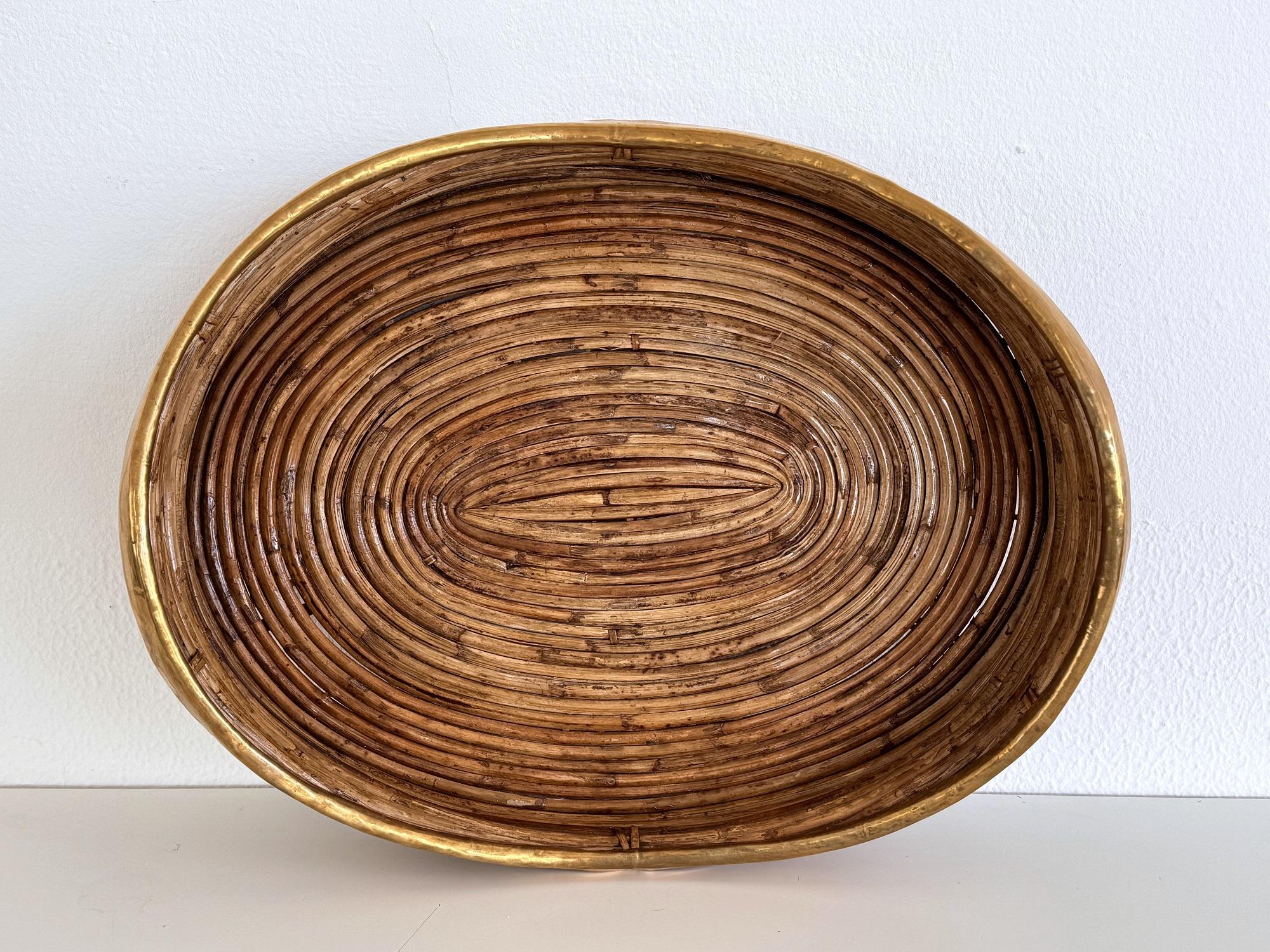 Mid-Century moderno Vassoio da portata organico bohémien in bambù e ottone della metà del secolo scorso, anni '70 in vendita