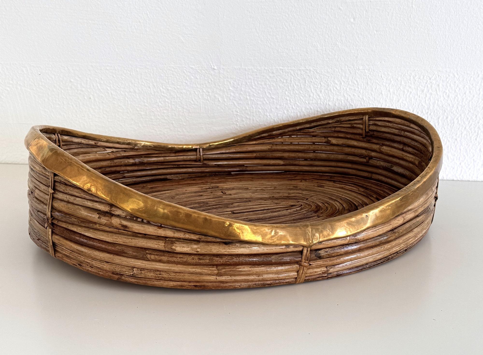 Ottone Vassoio da portata organico bohémien in bambù e ottone della metà del secolo scorso, anni '70 in vendita