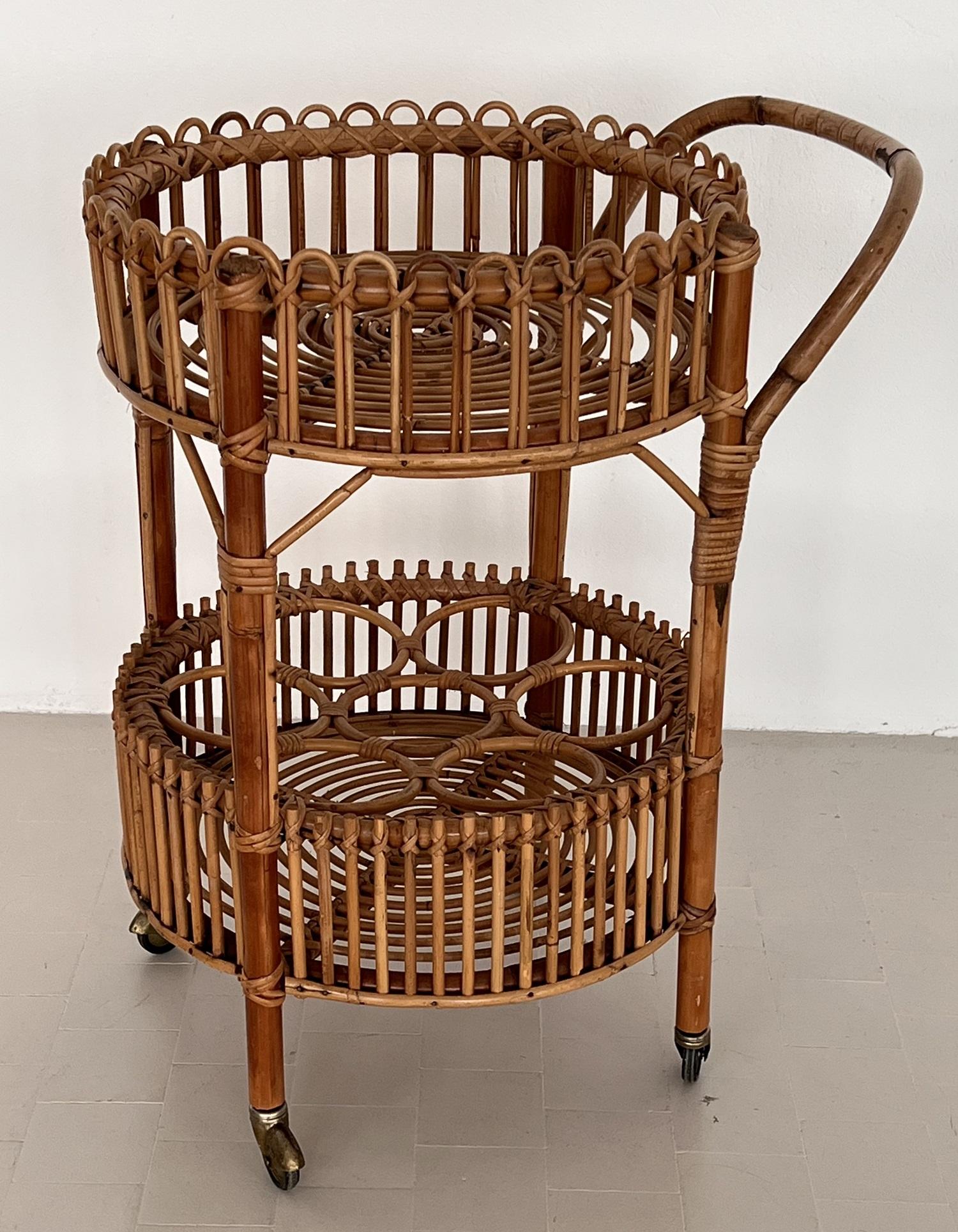 Italian Mid-Century Bamboo and Rattan Serving Bar Cart or Trolley, 1970 In Good Condition For Sale In Morazzone, Varese