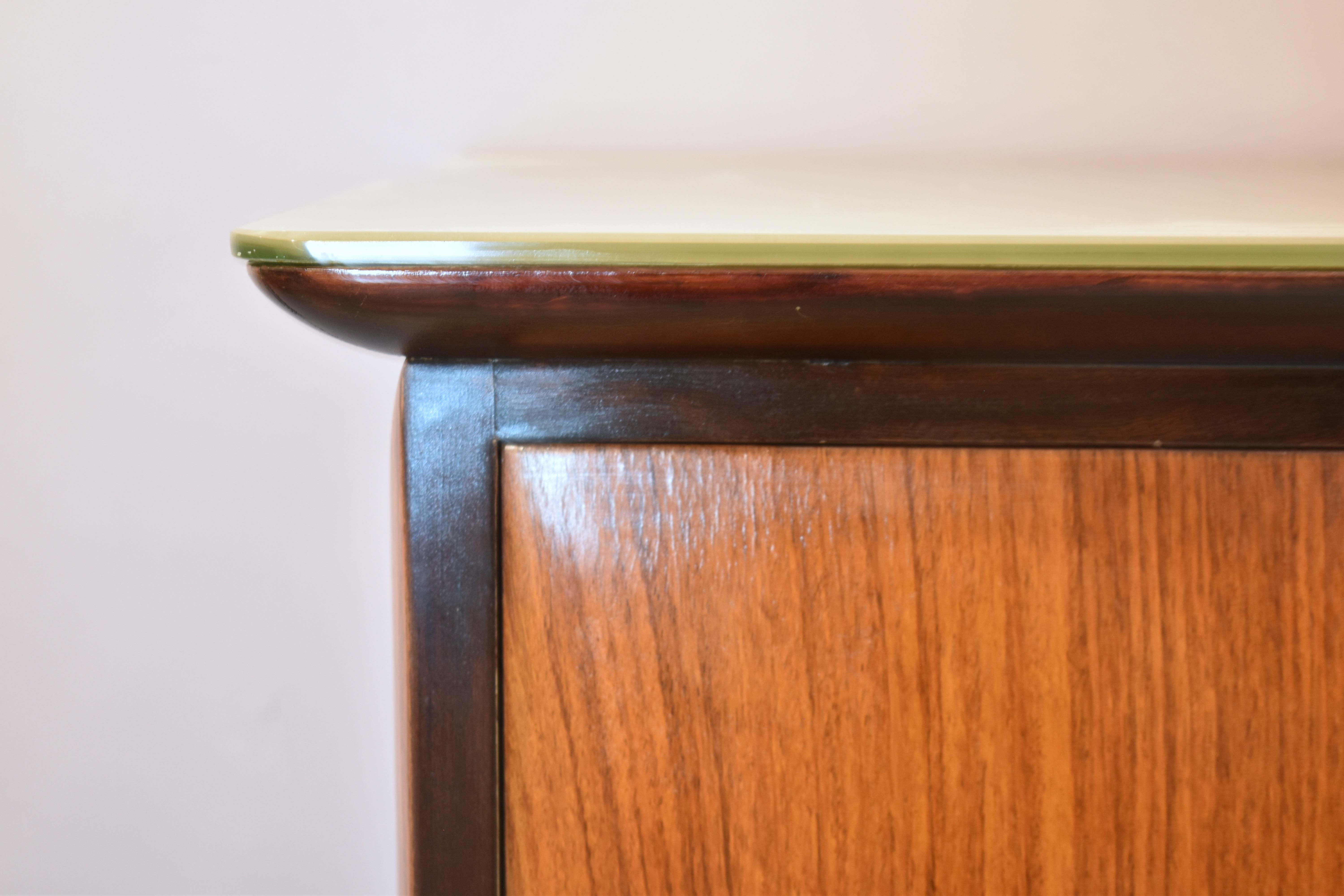 Italian Mid-Century Bar Cabinet in Walnut and Brass, Attributed to Paolo Buffa For Sale 2