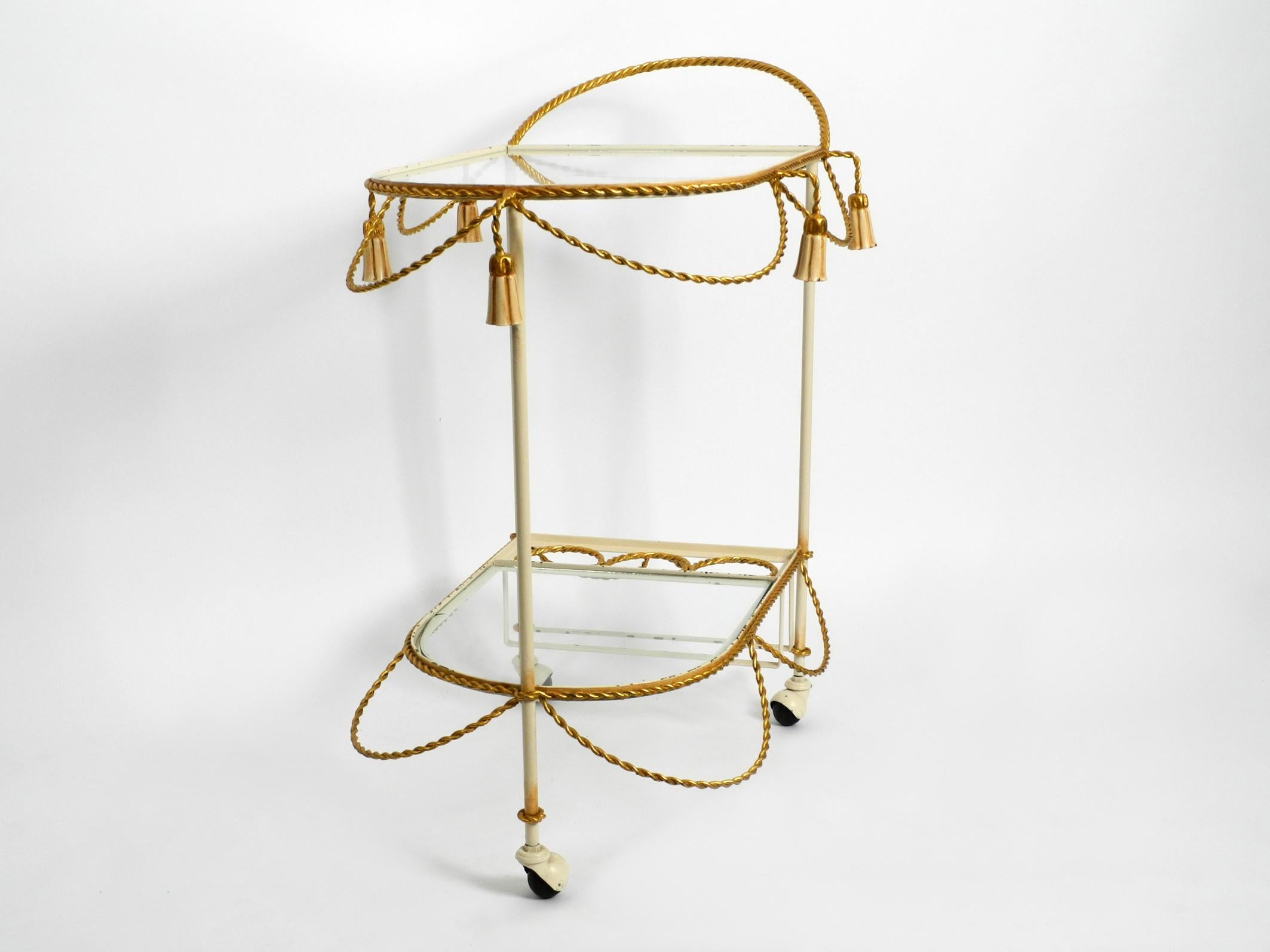 Italian Midcentury Bar Cart Made of Metal in Beige and Gold with Glass Elements In Good Condition For Sale In München, DE