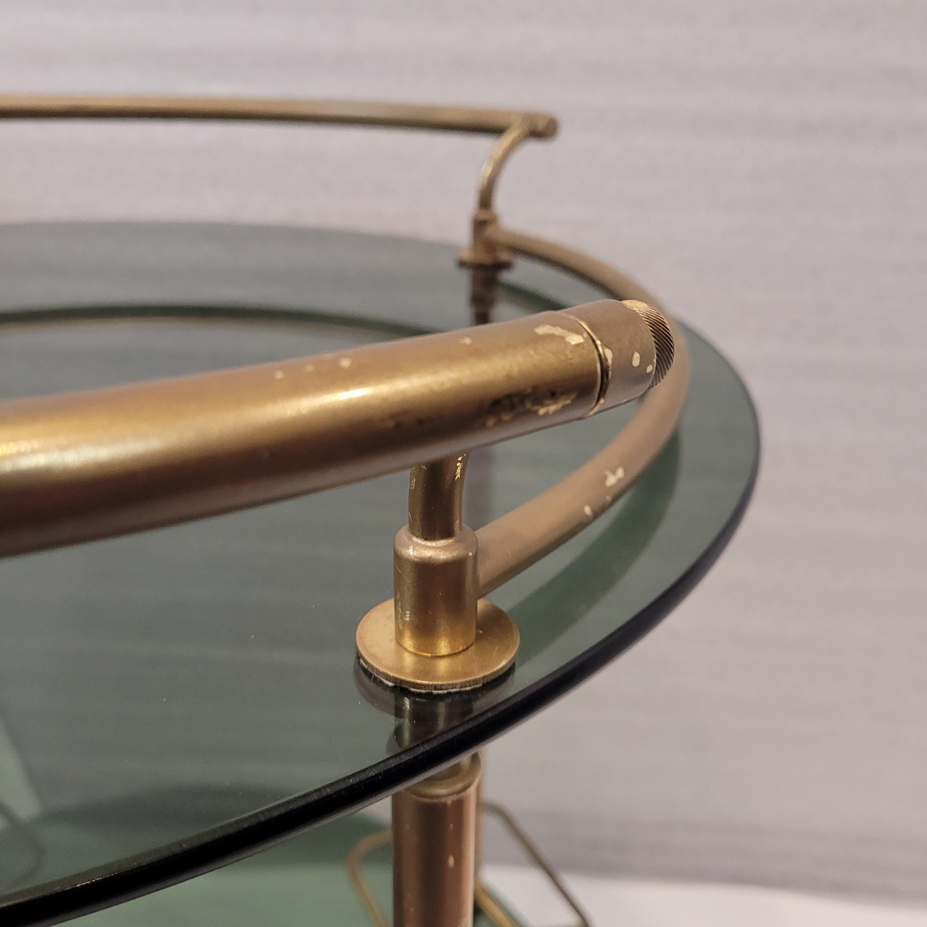 Italienische Barcart/Esstellerin aus der Mitte des Jahrhunderts, vergoldetes Messing und Rauchglas im Angebot 4