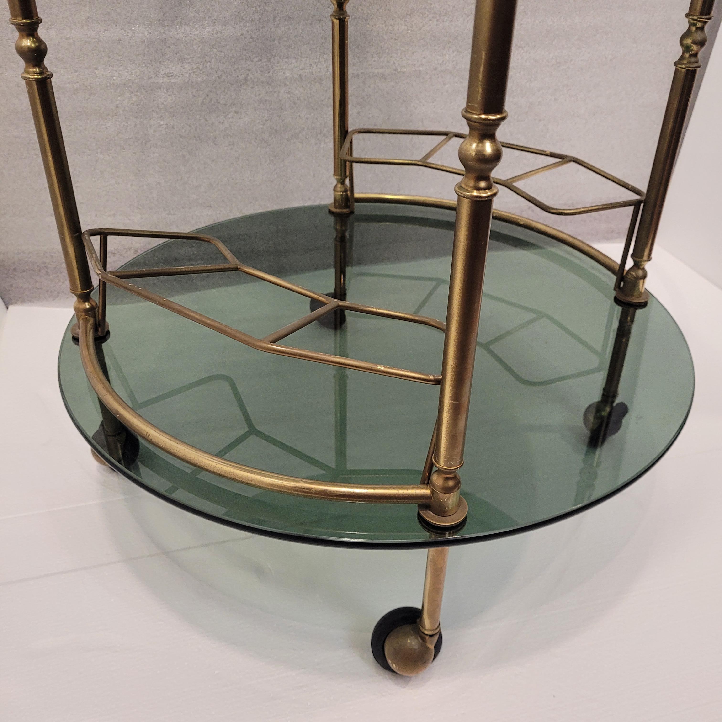Italienische Barcart/Esstellerin aus der Mitte des Jahrhunderts, vergoldetes Messing und Rauchglas im Angebot 6