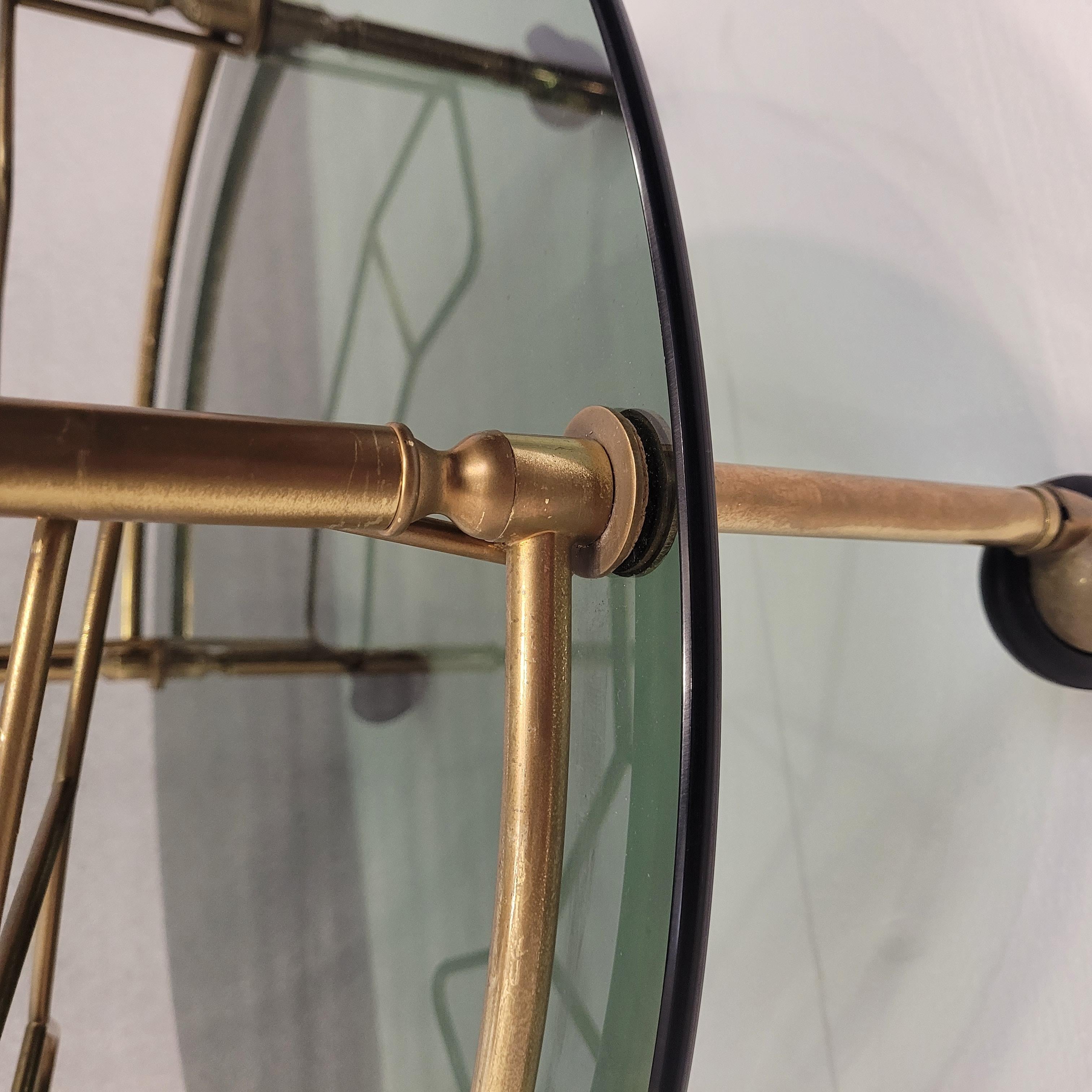Italienische Barcart/Esstellerin aus der Mitte des Jahrhunderts, vergoldetes Messing und Rauchglas im Angebot 7