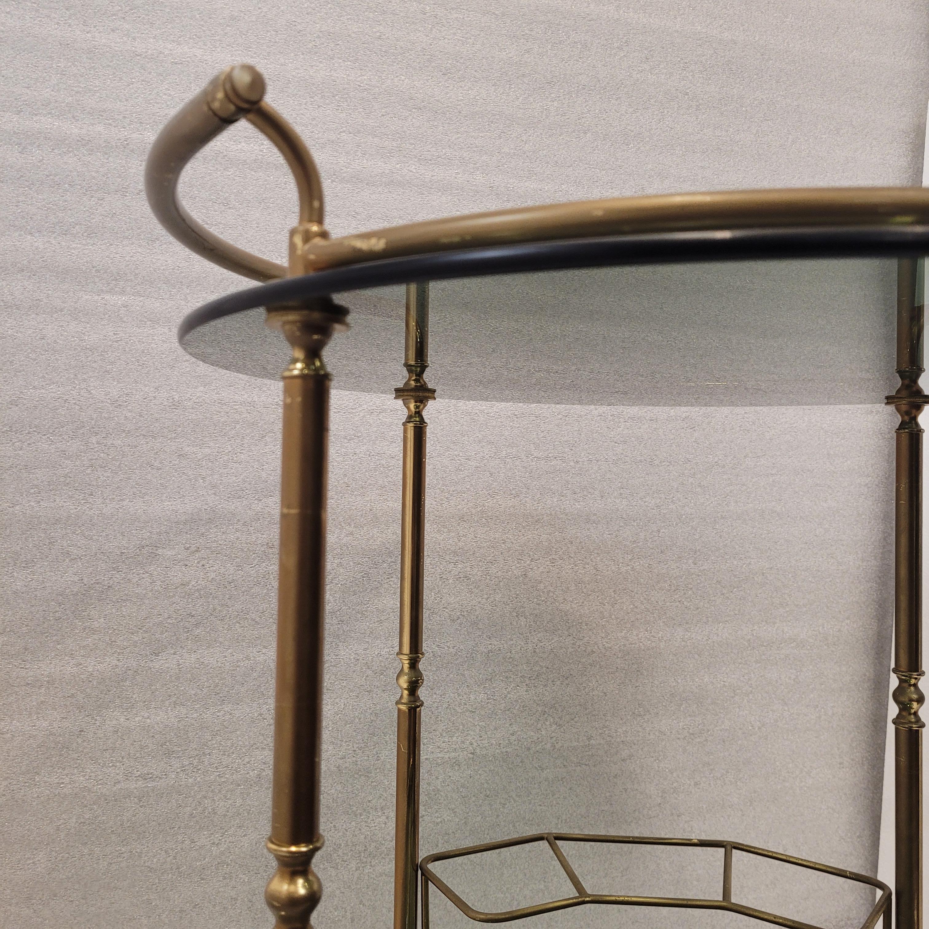 Italienische Barcart/Esstellerin aus der Mitte des Jahrhunderts, vergoldetes Messing und Rauchglas im Angebot 10