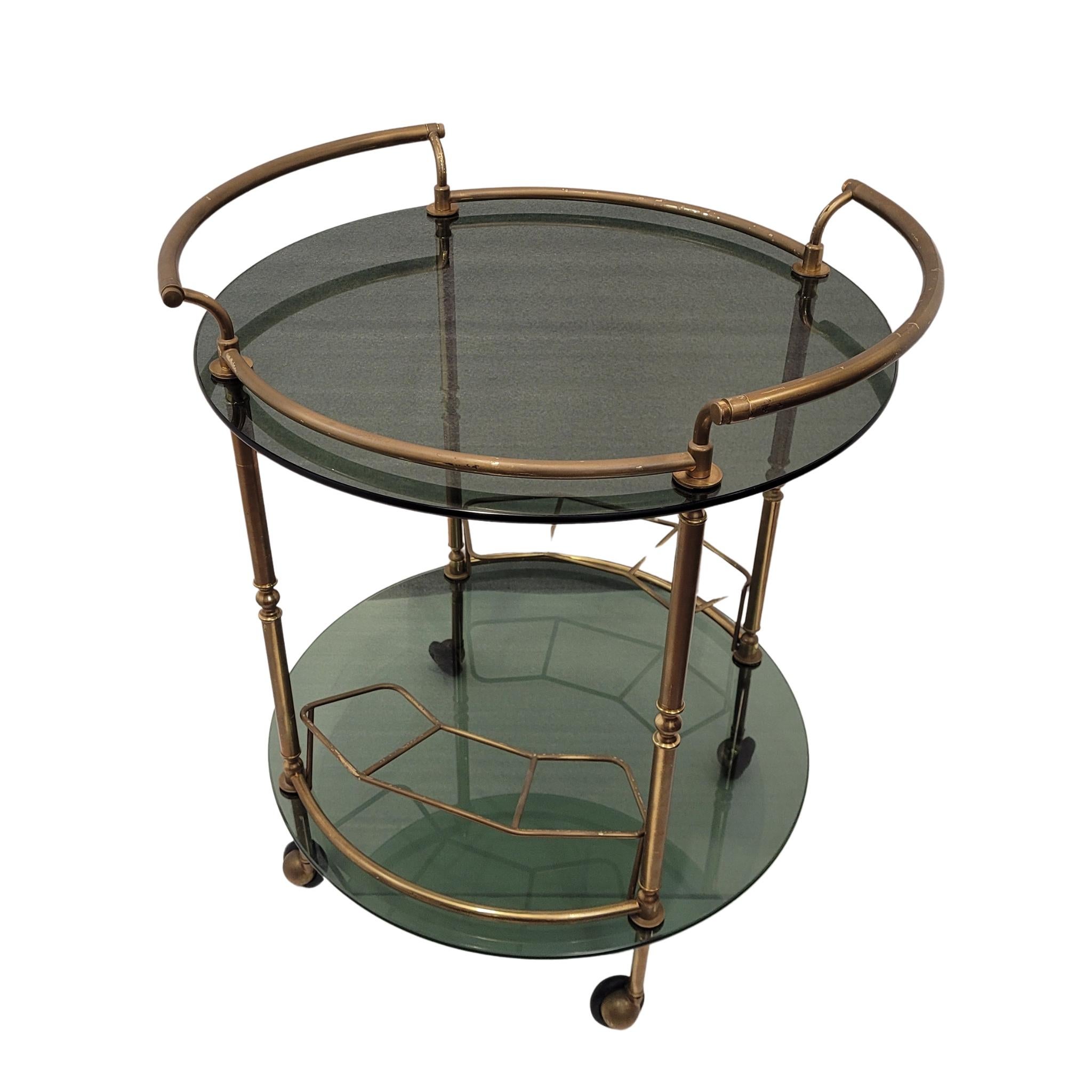 Italienische Barcart/Esstellerin aus der Mitte des Jahrhunderts, vergoldetes Messing und Rauchglas (Moderne der Mitte des Jahrhunderts) im Angebot