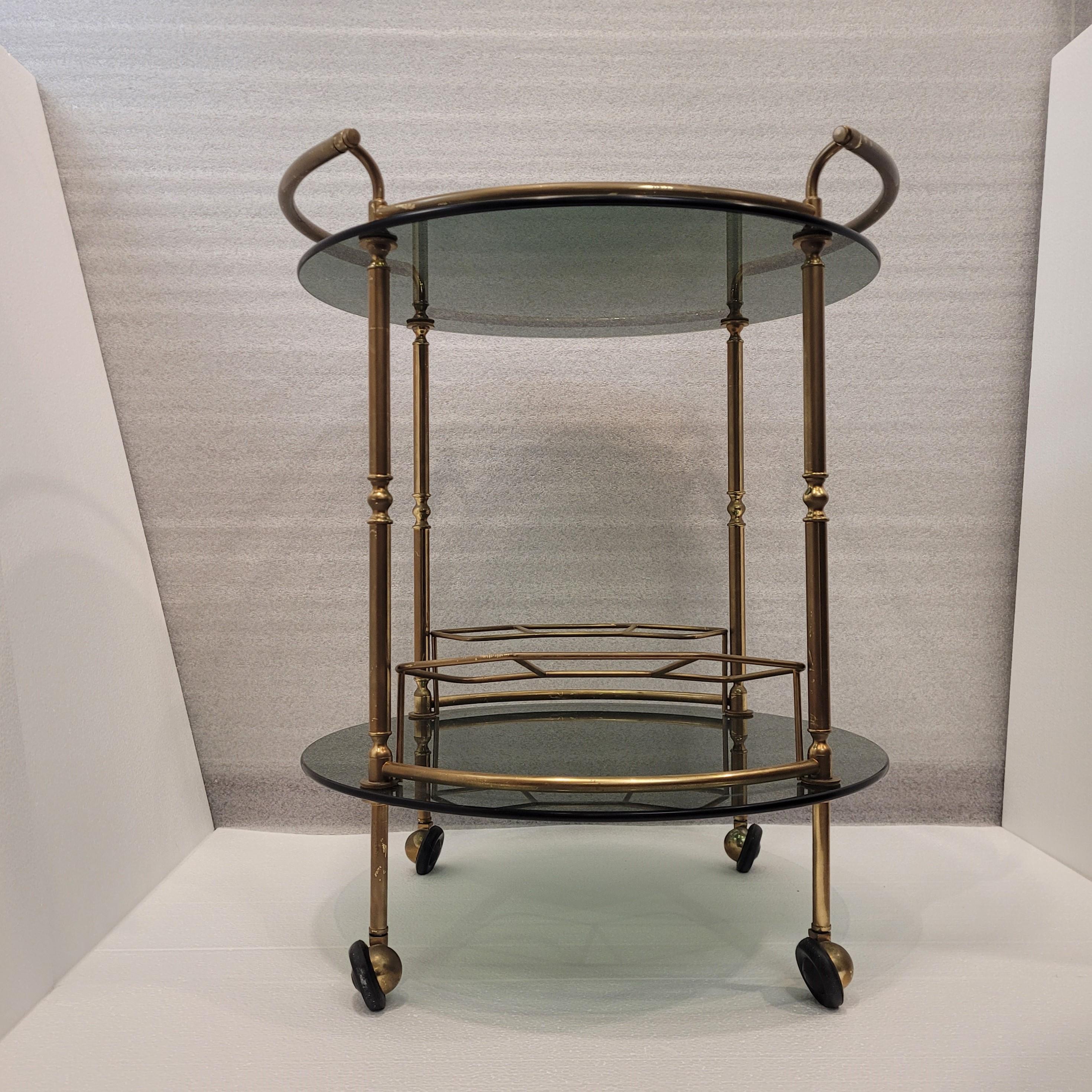 Italienische Barcart/Esstellerin aus der Mitte des Jahrhunderts, vergoldetes Messing und Rauchglas im Angebot 2
