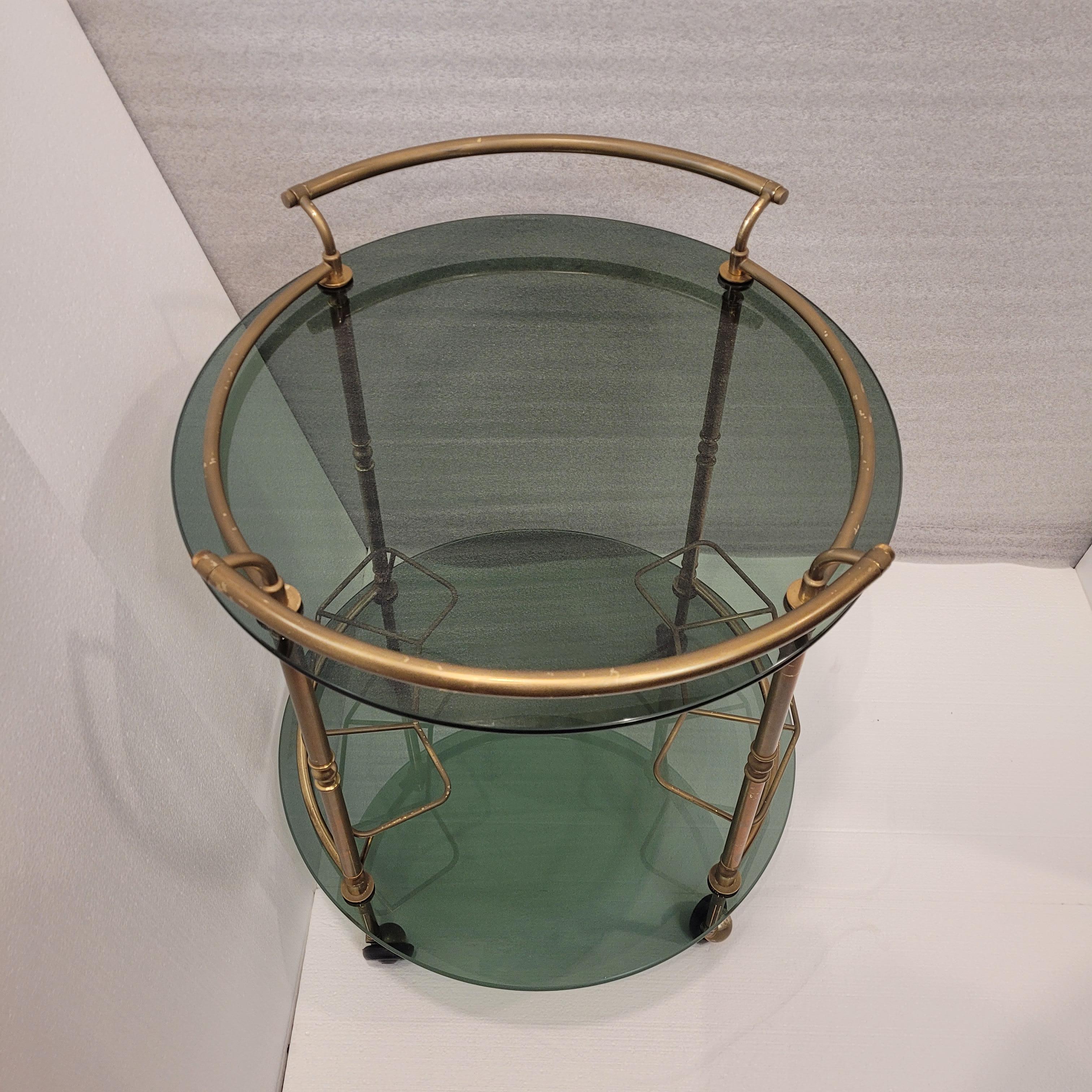 Italienische Barcart/Esstellerin aus der Mitte des Jahrhunderts, vergoldetes Messing und Rauchglas im Angebot 3