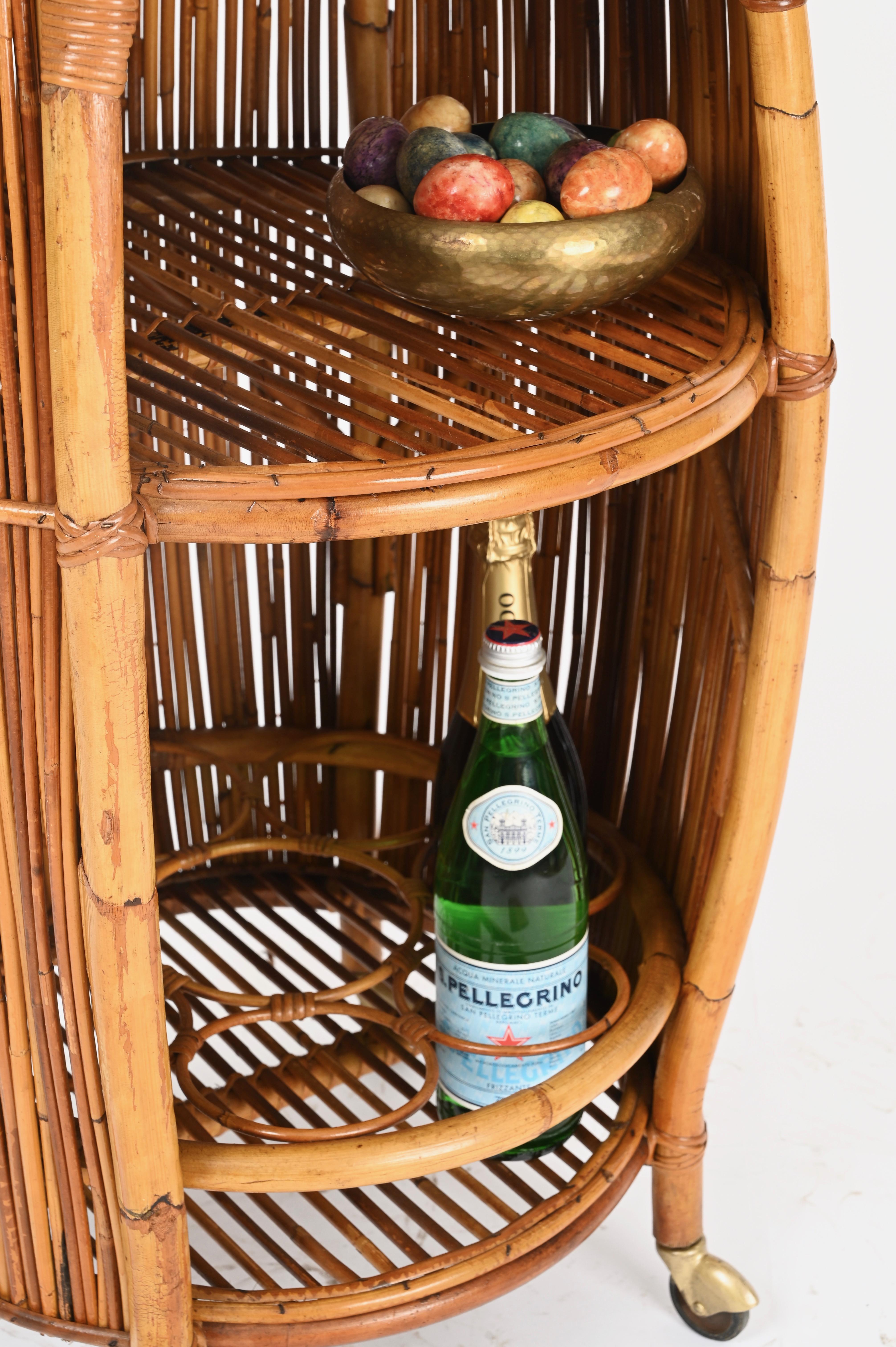 Chariot de bar en forme de tonneau en rotin et bambou, Italie, milieu du siècle dernier, années 1960 en vente 4