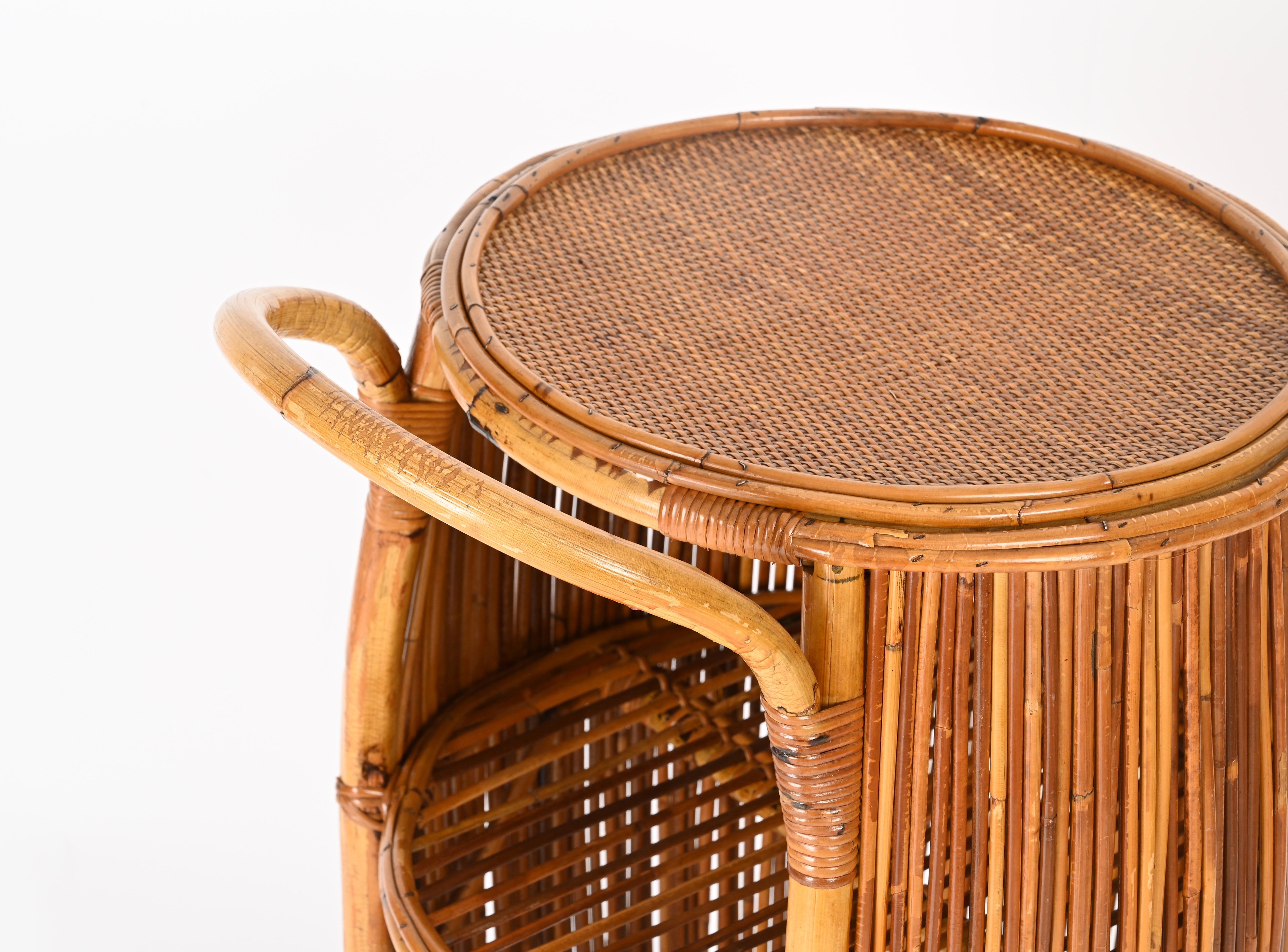 Chariot de bar en forme de tonneau en rotin et bambou, Italie, milieu du siècle dernier, années 1960 en vente 5