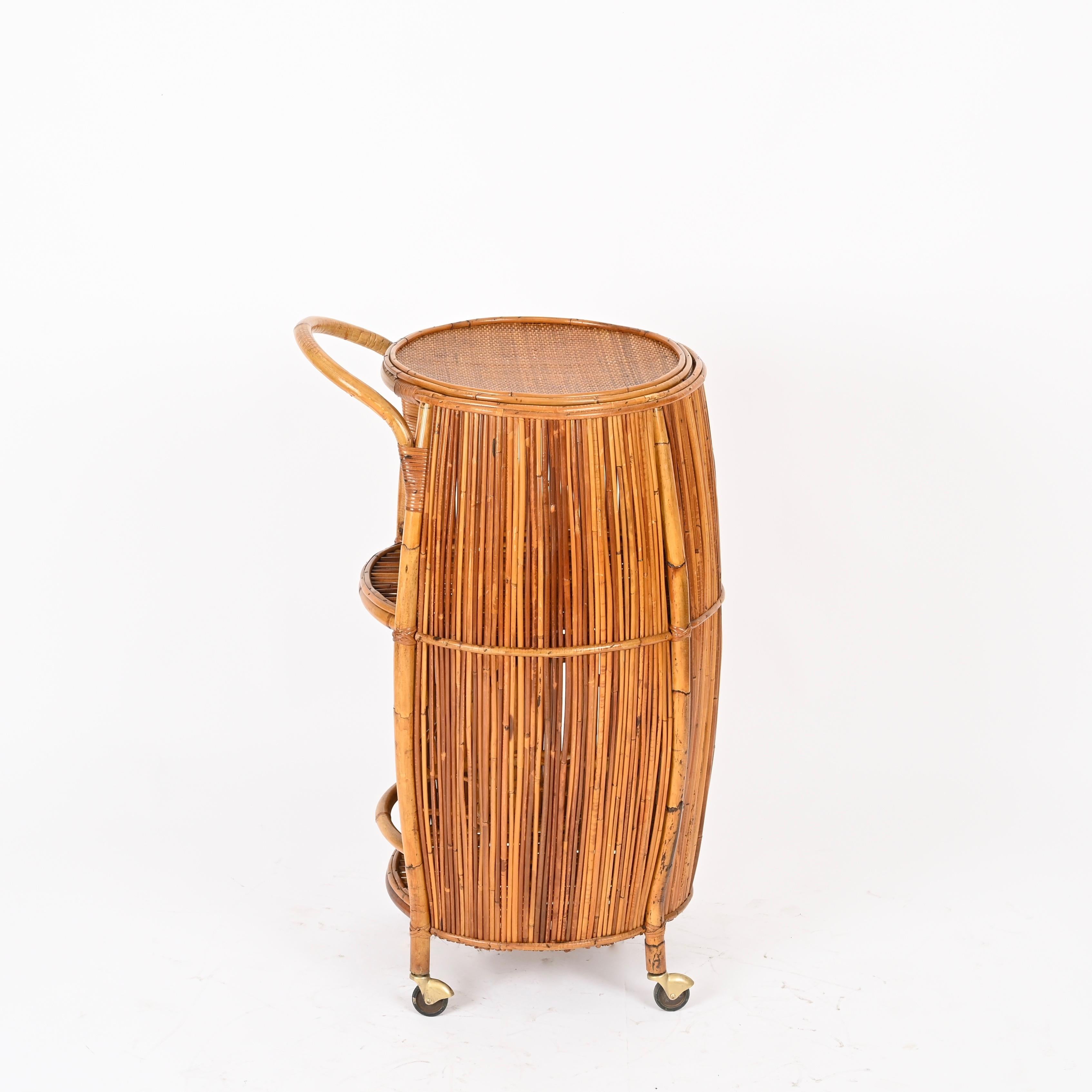 Fait main Chariot de bar en forme de tonneau en rotin et bambou, Italie, milieu du siècle dernier, années 1960 en vente