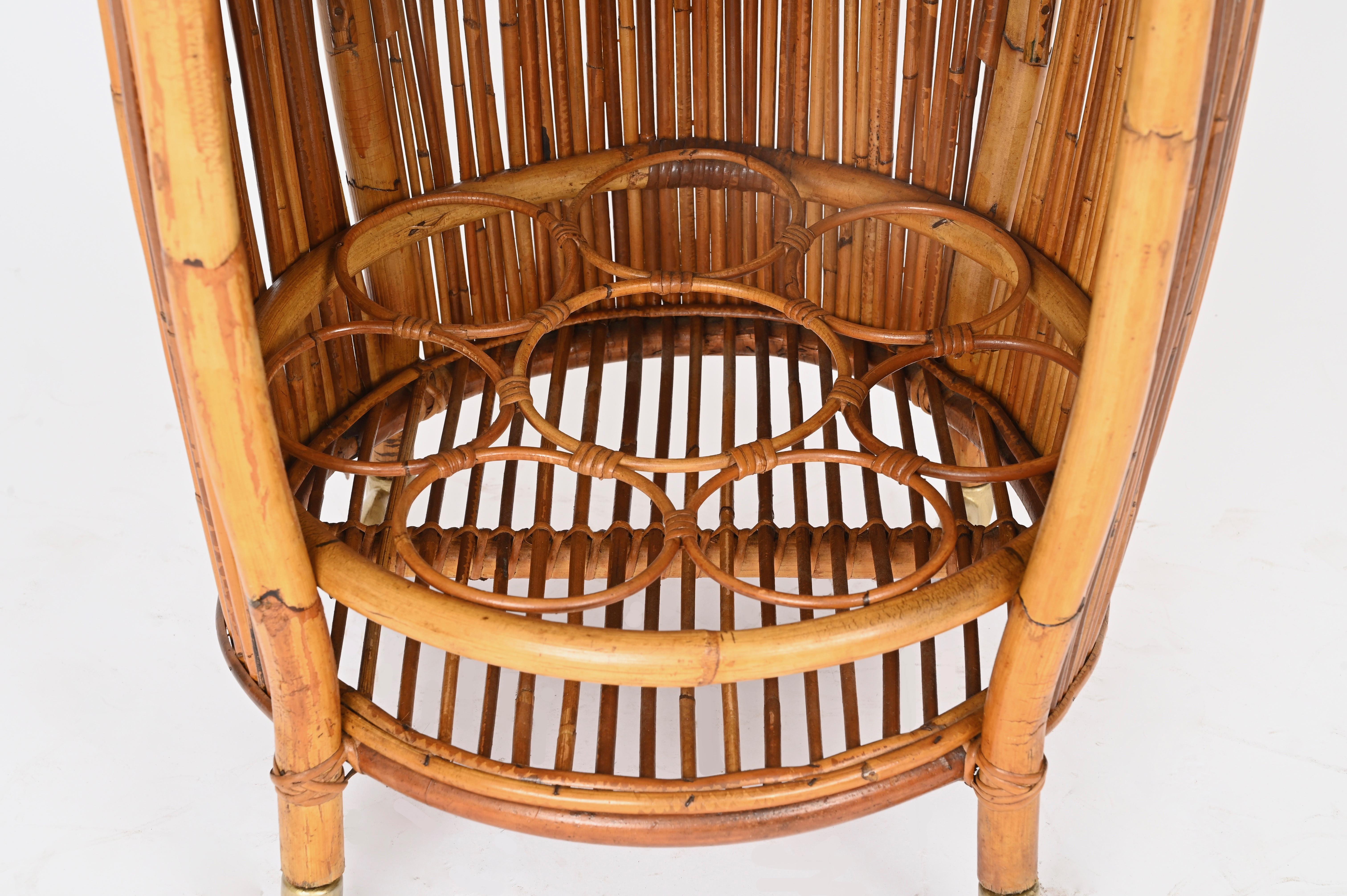 Bambou Chariot de bar en forme de tonneau en rotin et bambou, Italie, milieu du siècle dernier, années 1960 en vente